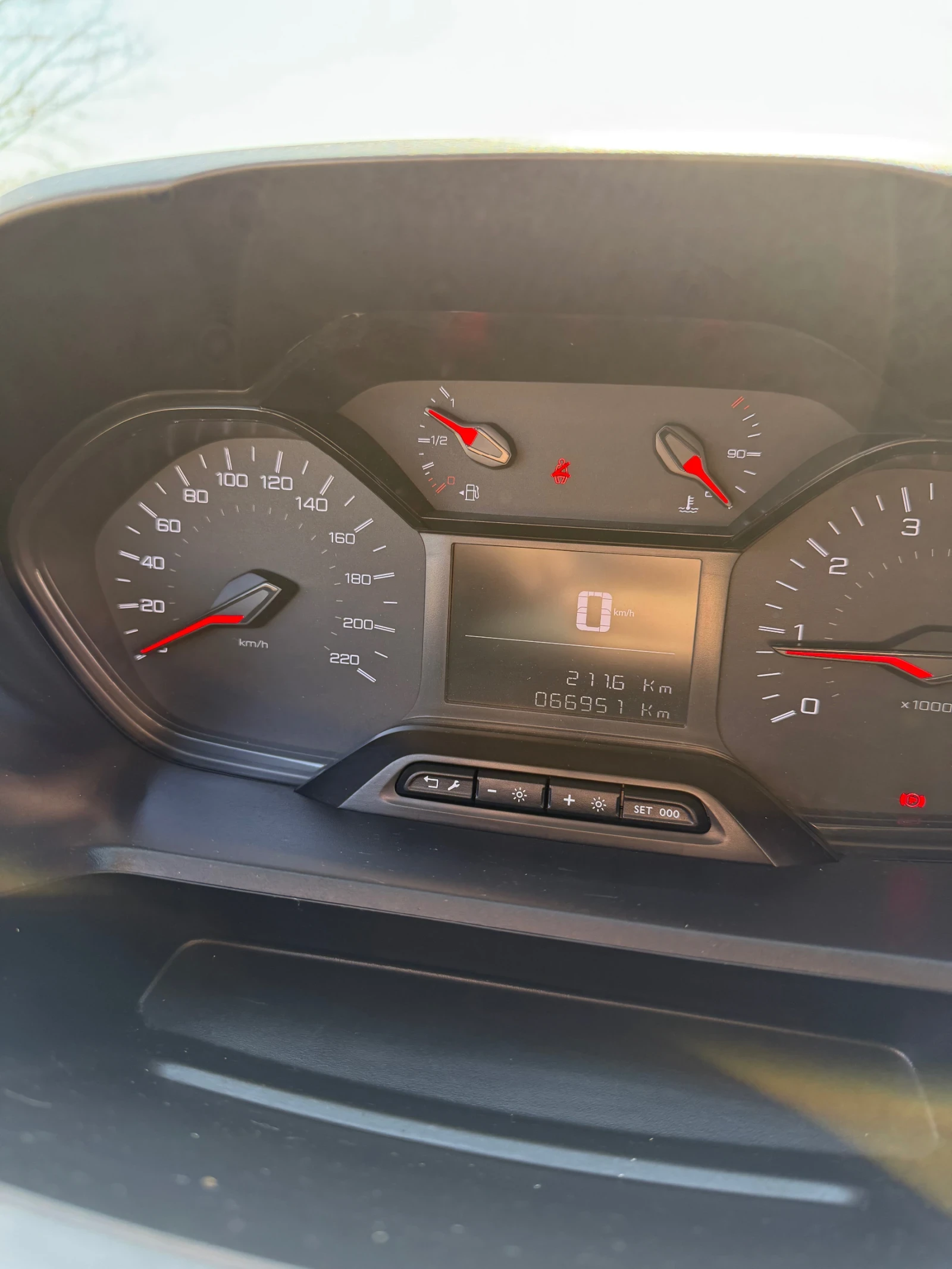 Peugeot Partner 1.5 BlueHDI, снимка 8 - Автомобили и джипове - 53836152