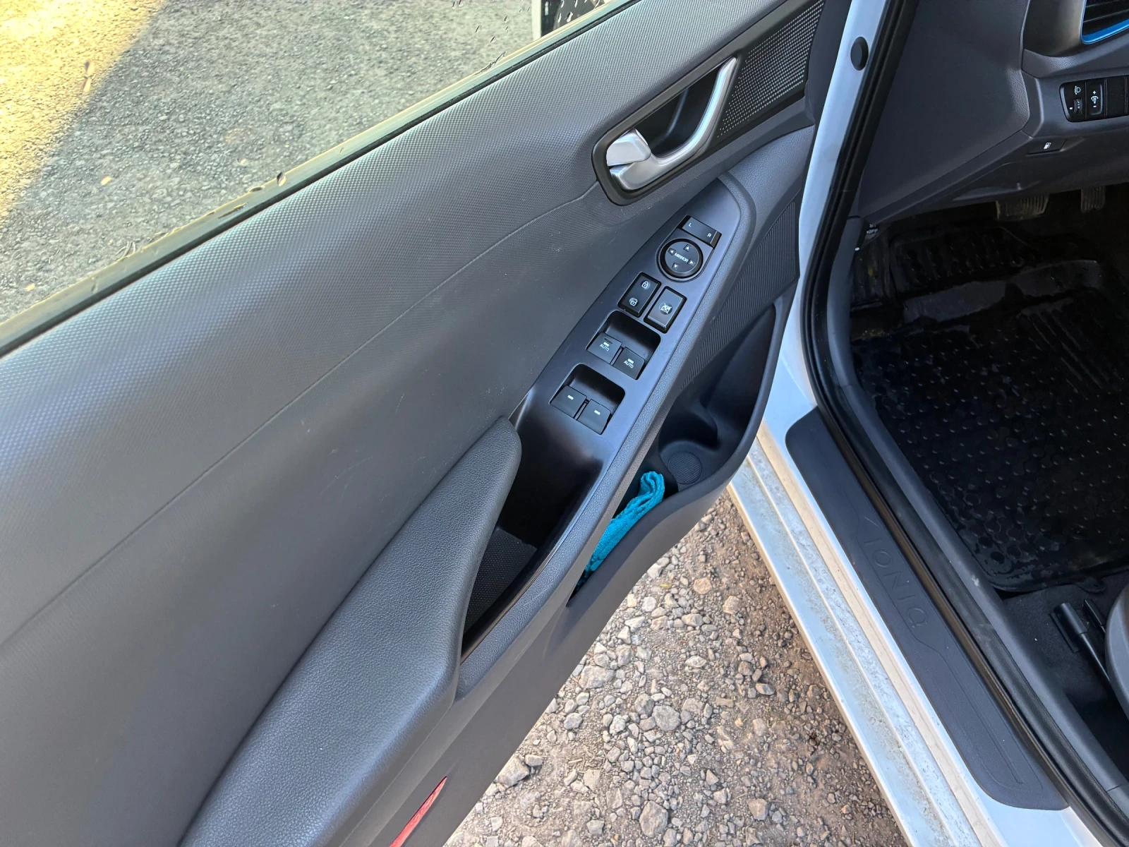 Hyundai Ioniq Hibrid, снимка 17 - Автомобили и джипове - 53880753