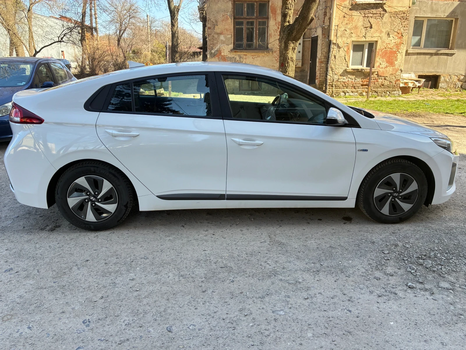 Hyundai Ioniq Hibrid, снимка 5 - Автомобили и джипове - 53880753