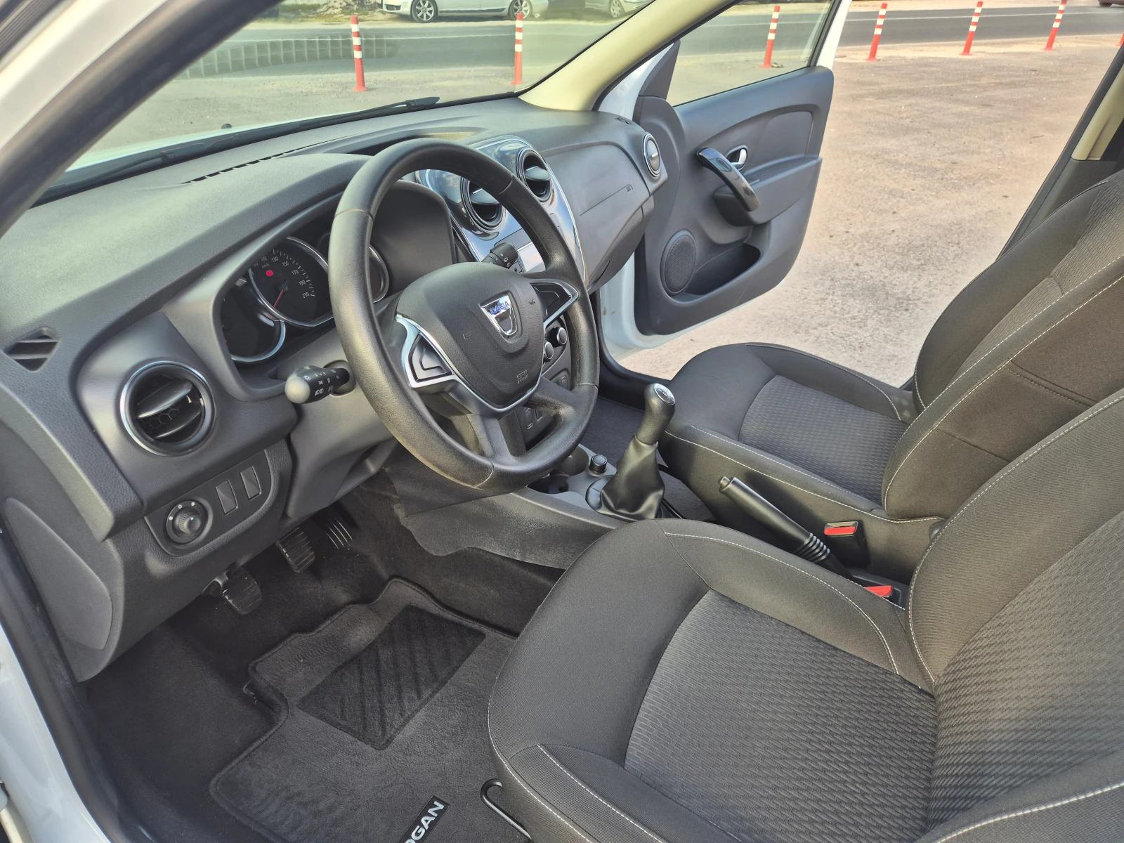 Dacia Logan 1.5 DCI, снимка 13 - Автомобили и джипове - 53977061