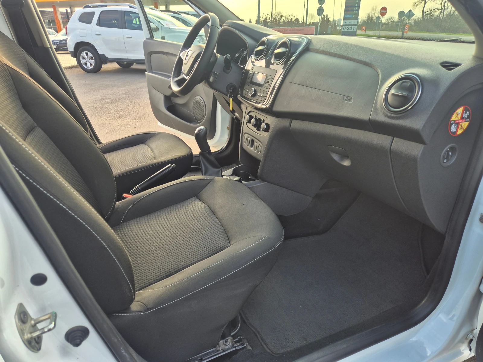 Dacia Logan 1.5 DCI, снимка 9 - Автомобили и джипове - 53977061