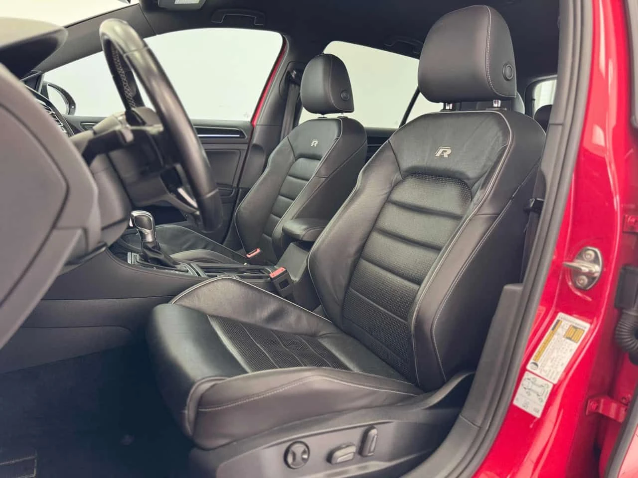 VW Golf R 7.5 DSG / CAMERA / FENDER / ПОДГРЕВИ , снимка 11 - Автомобили и джипове - 54156714