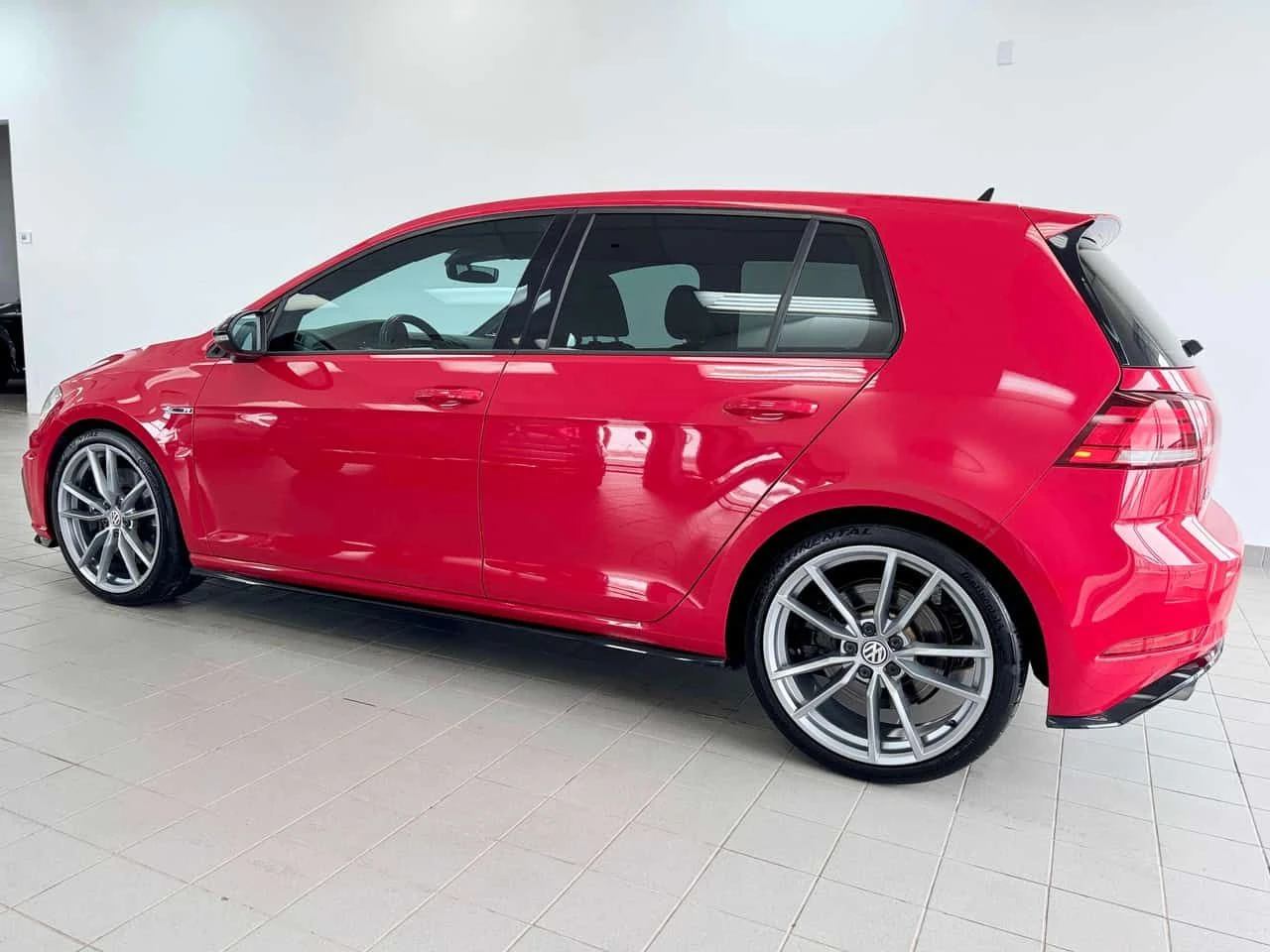 VW Golf R 7.5 DSG / CAMERA / FENDER / ПОДГРЕВИ , снимка 2 - Автомобили и джипове - 54156714