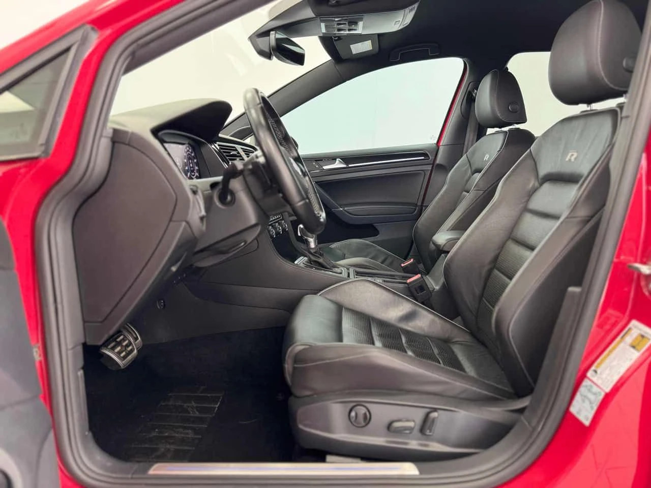 VW Golf R 7.5 DSG / CAMERA / FENDER / ПОДГРЕВИ , снимка 10 - Автомобили и джипове - 54156714