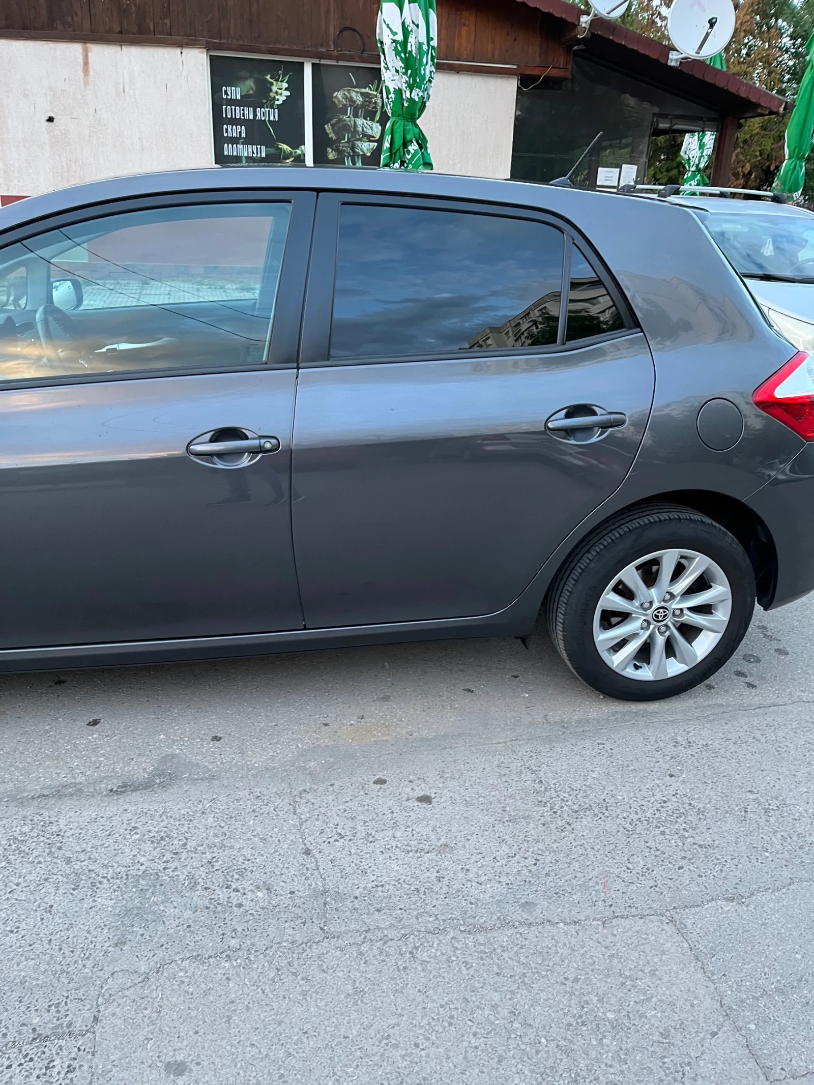 Toyota Auris, снимка 14 - Автомобили и джипове - 54568223