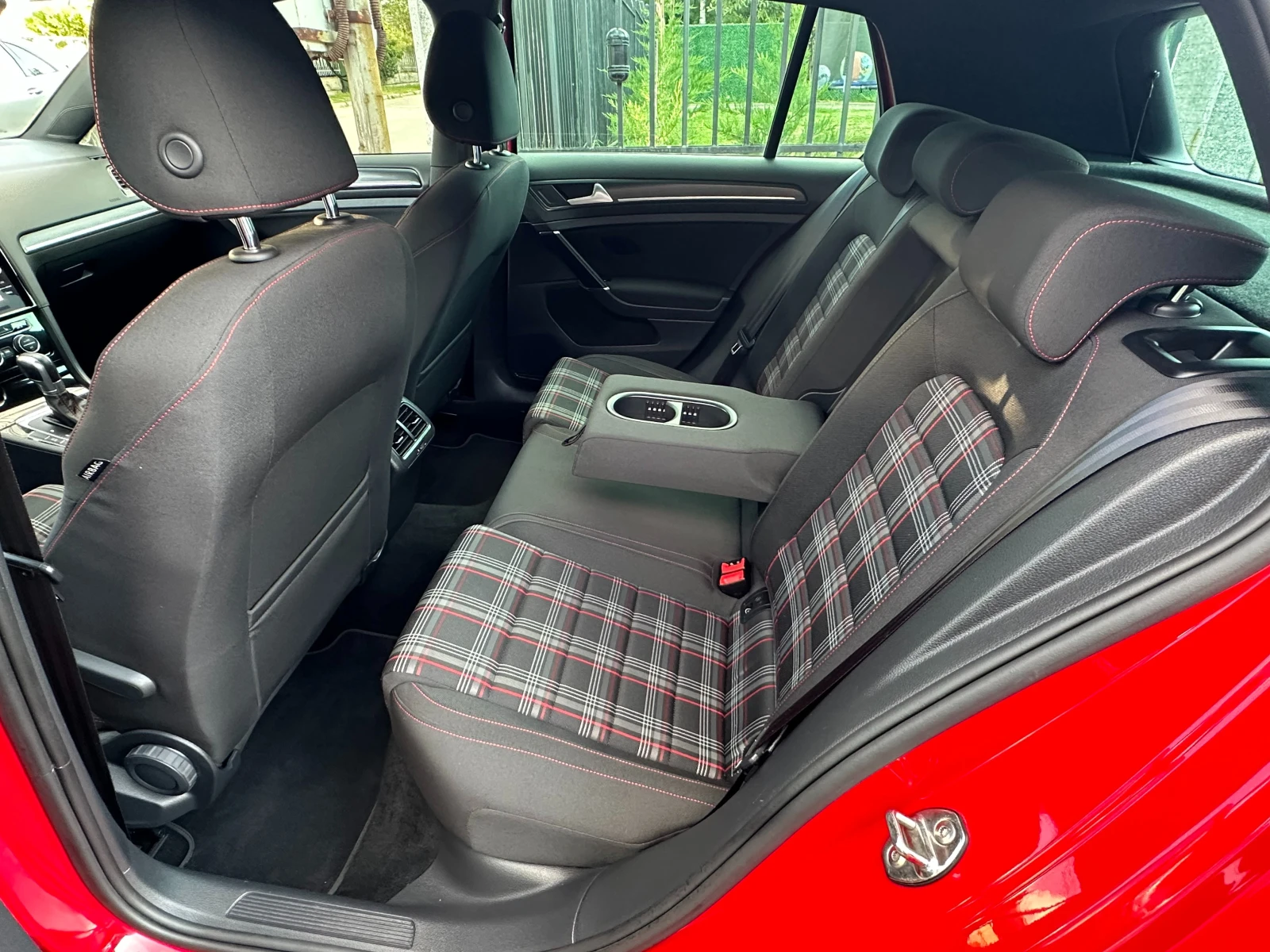 VW Golf 2.0GTi-7.5-FACELIFT-NAVI-LED-DIST-PDC-AUTOMAT-EUR6, снимка 12 - Автомобили и джипове - 55067647