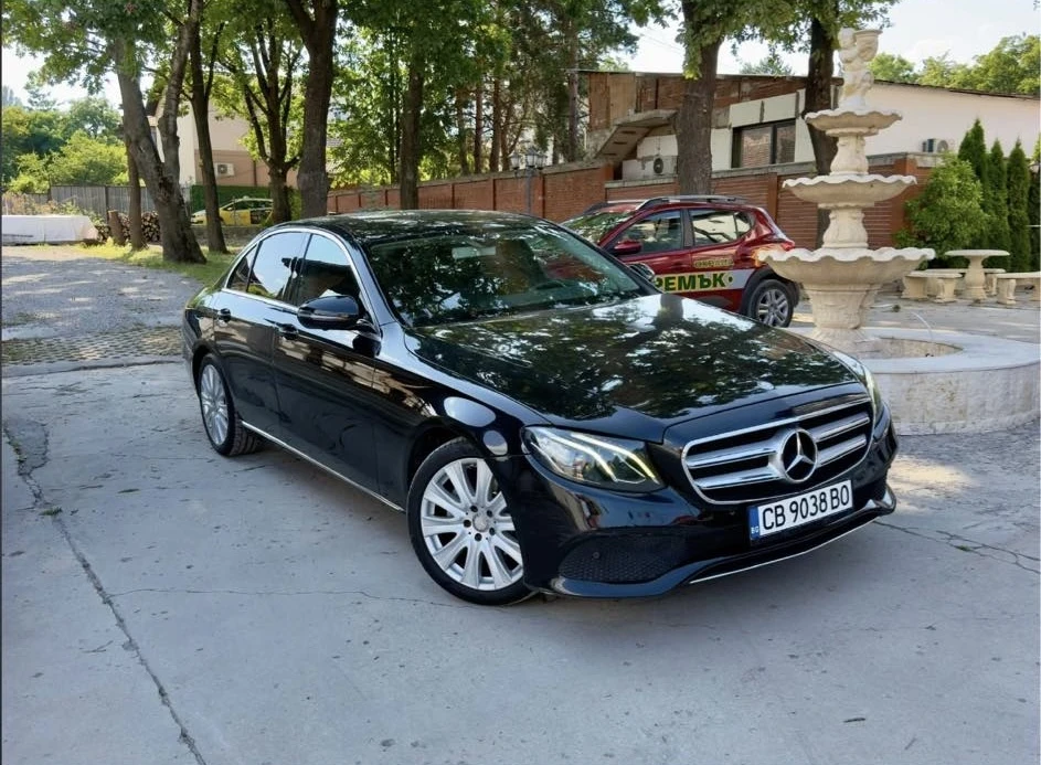 Mercedes-Benz E 220, снимка 2 - Автомобили и джипове - 55077676