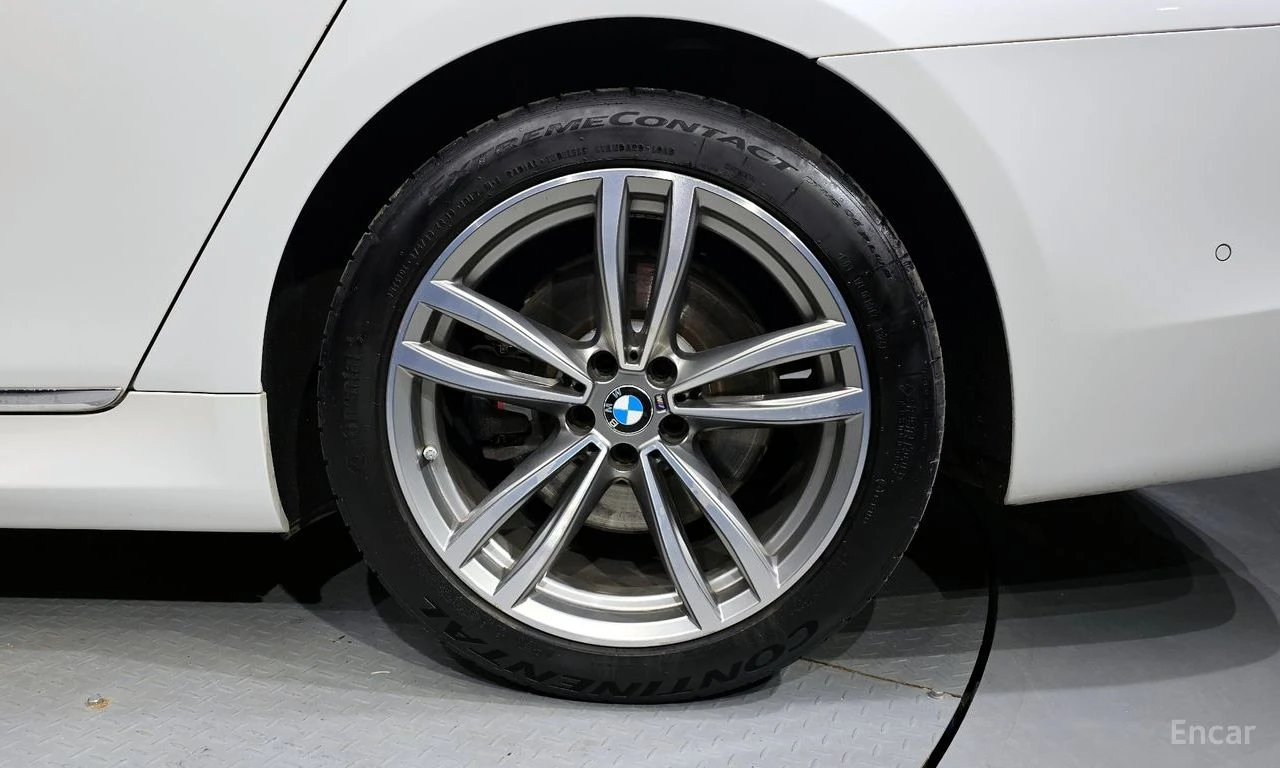BMW 740 * ФИКСИРАНА ЦЕНА ДО БЪЛГАРИЯ * АВТОКРЕДИТ, снимка 6 - Автомобили и джипове - 55398752