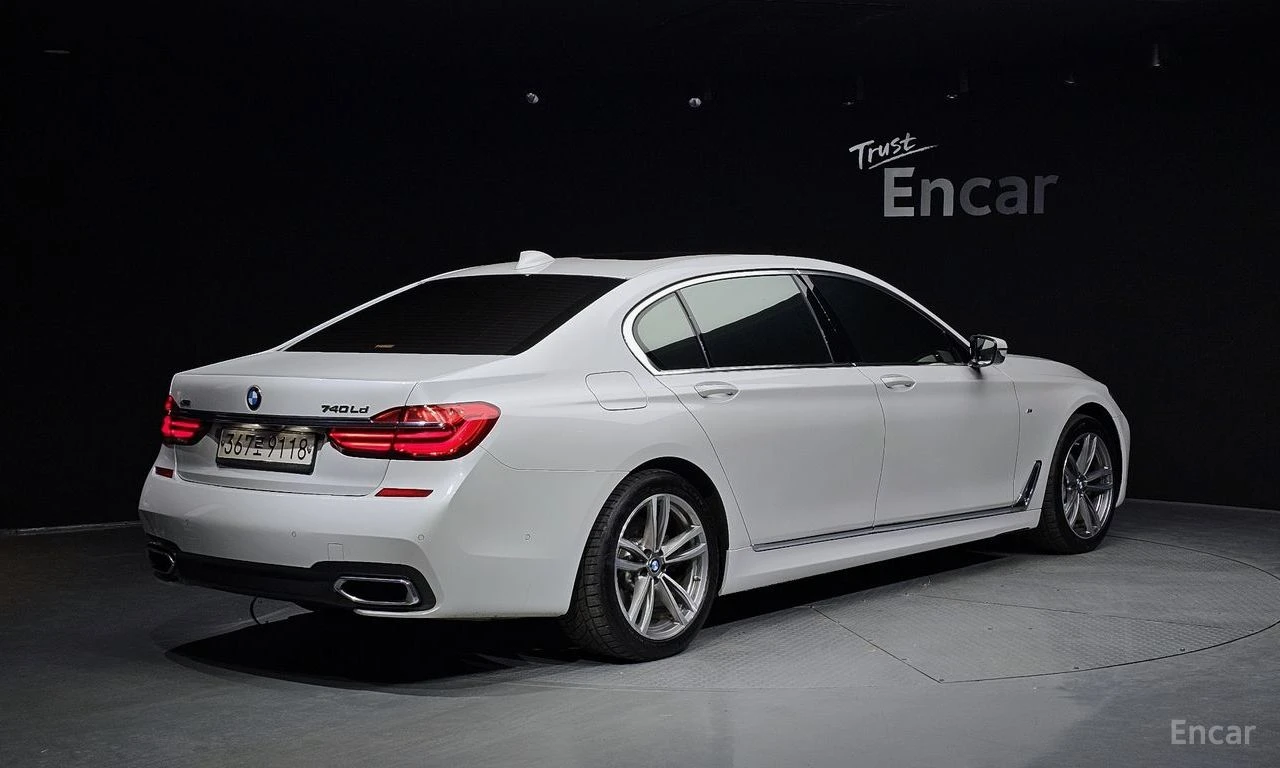BMW 740 * ФИКСИРАНА ЦЕНА ДО БЪЛГАРИЯ * АВТОКРЕДИТ, снимка 3 - Автомобили и джипове - 55398752