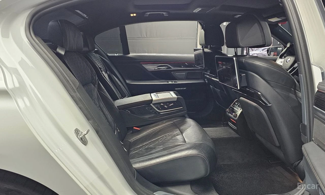 BMW 740 * ФИКСИРАНА ЦЕНА ДО БЪЛГАРИЯ * АВТОКРЕДИТ, снимка 13 - Автомобили и джипове - 55398752