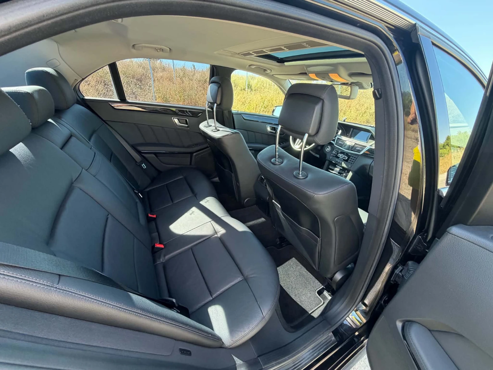 Mercedes-Benz E 220 AVANTGARDE, снимка 12 - Автомобили и джипове - 55676513