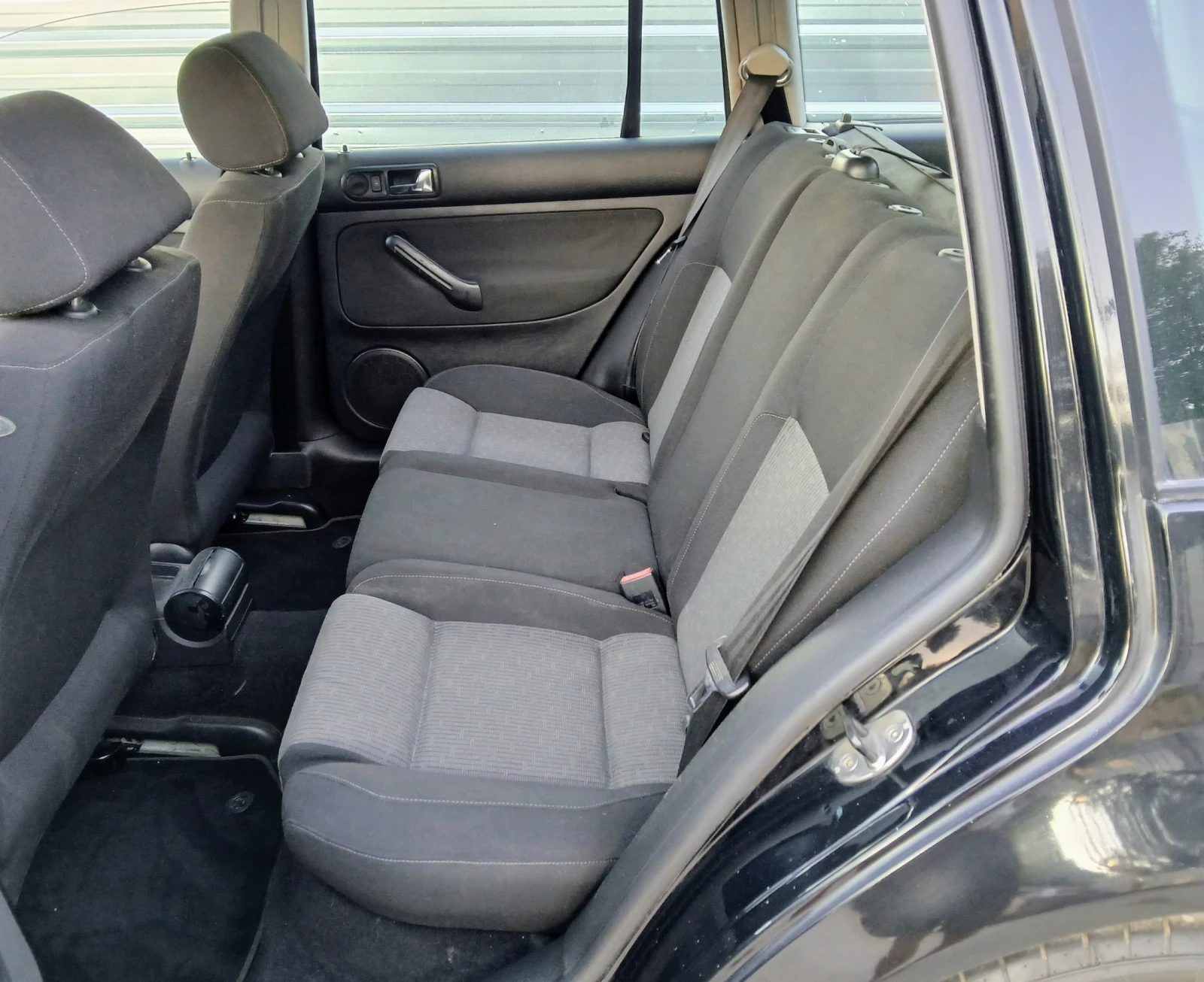 VW Golf 1.9tdi-90, снимка 11 - Автомобили и джипове - 55783093