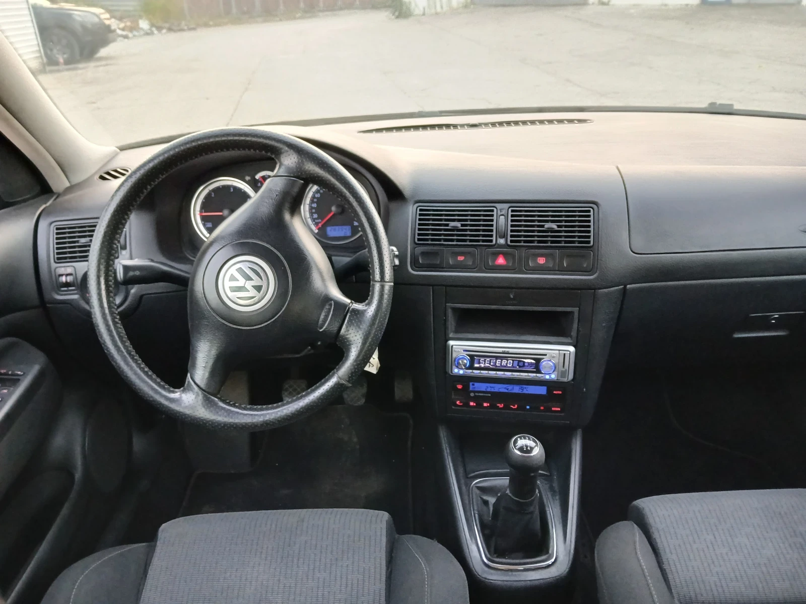 VW Golf 1.9tdi-90, снимка 8 - Автомобили и джипове - 55783093