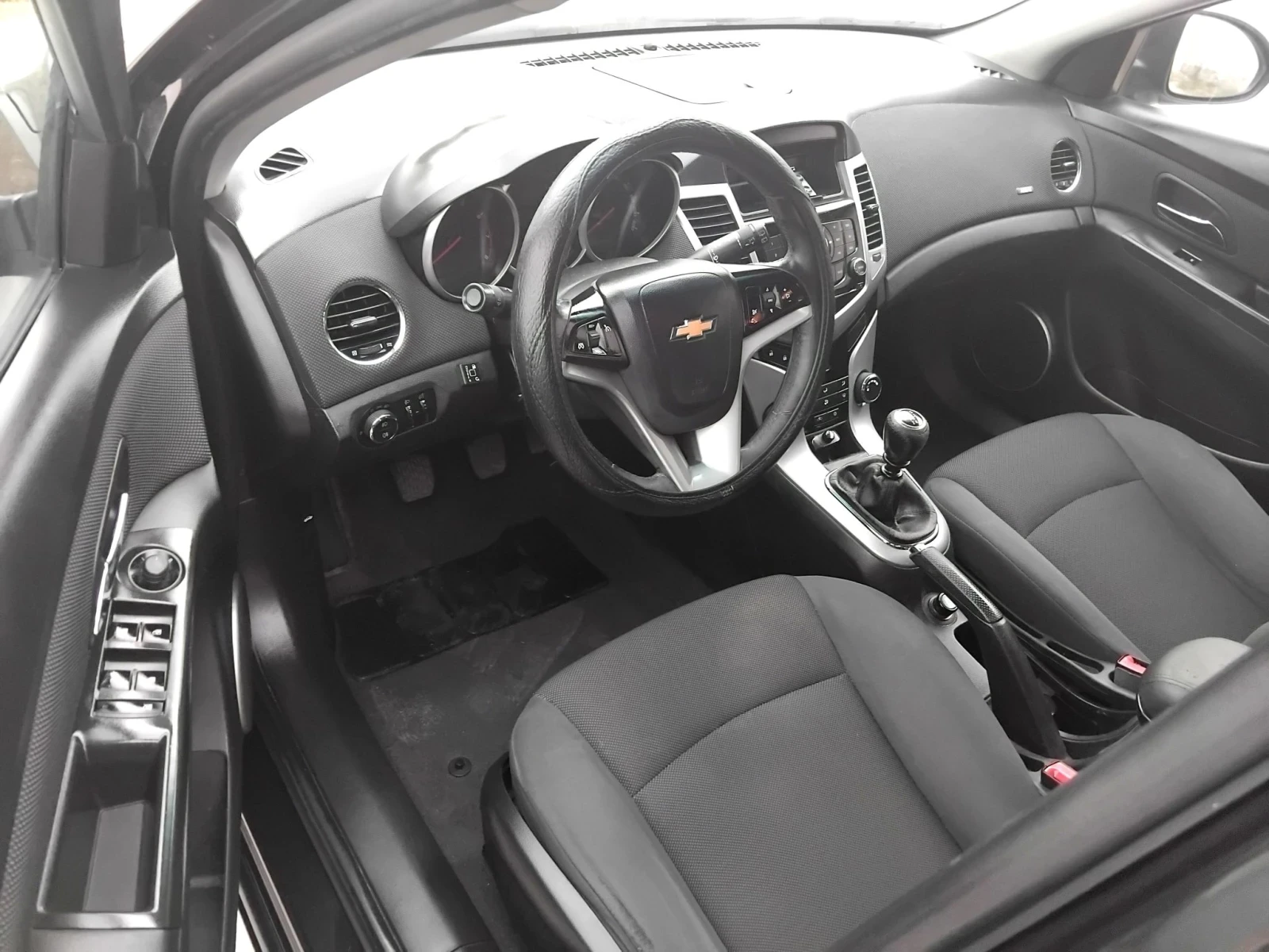 Chevrolet Cruze 1.6I.16V.+ КЛИМА + ГАЗ. 2012г, снимка 17 - Автомобили и джипове - 55984181