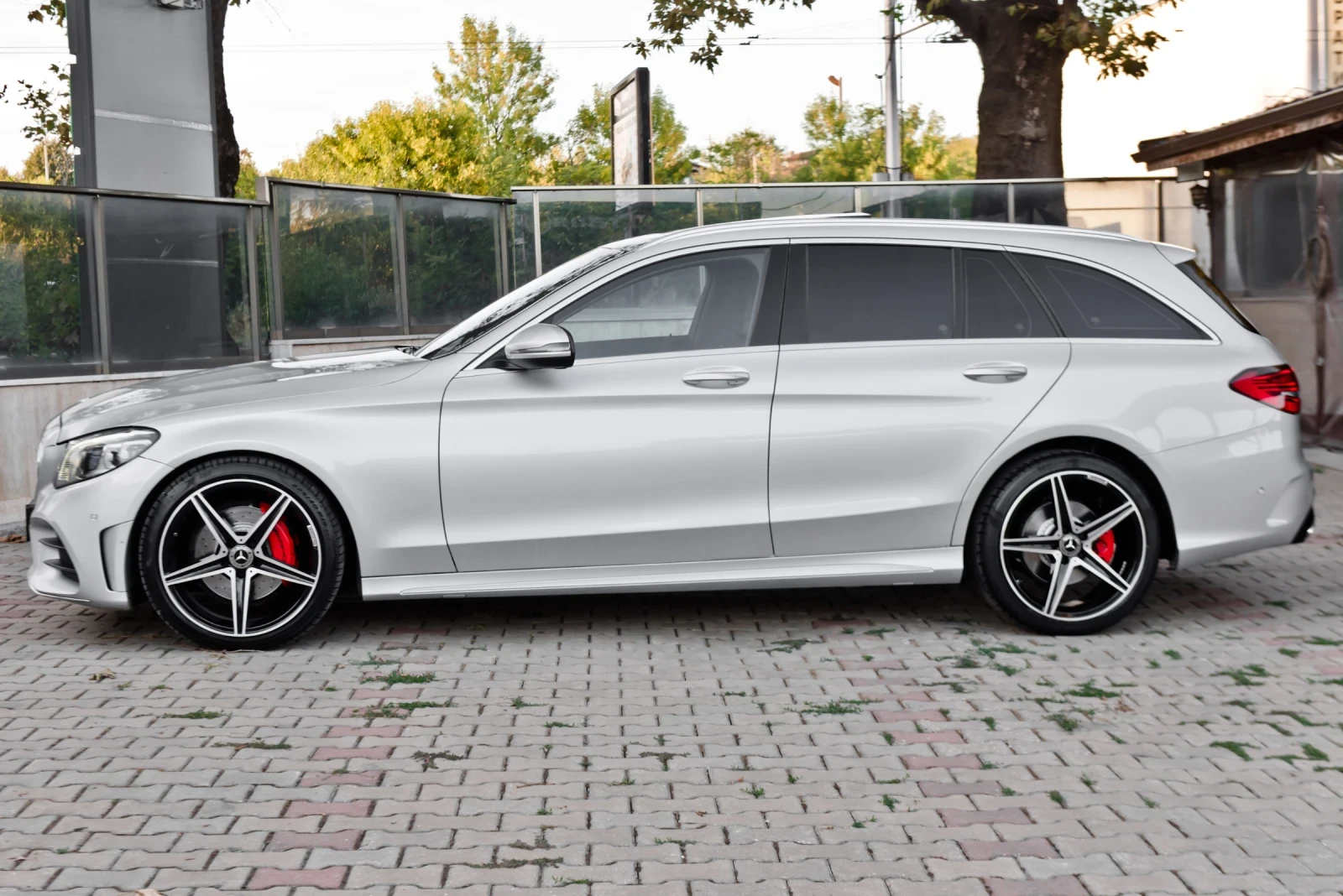 Mercedes-Benz C 180 9G/AMG/PANO/19, снимка 4 - Автомобили и джипове - 56225918