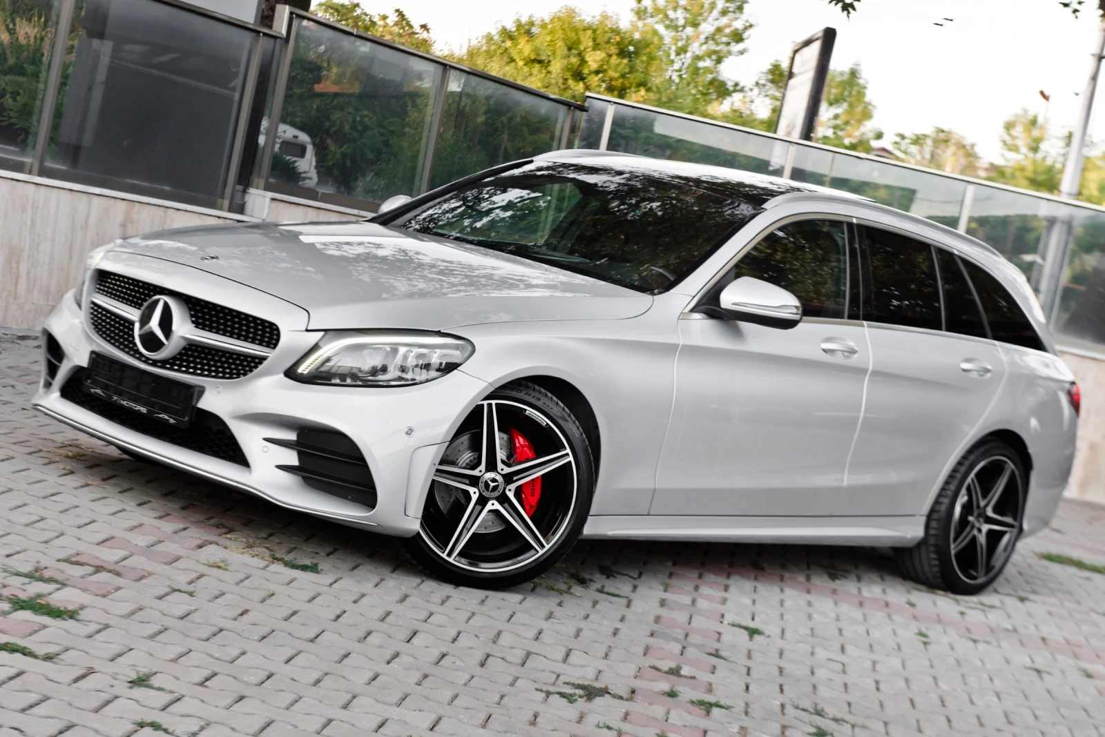 Mercedes-Benz C 180 9G/AMG/PANO/19, снимка 3 - Автомобили и джипове - 56225918