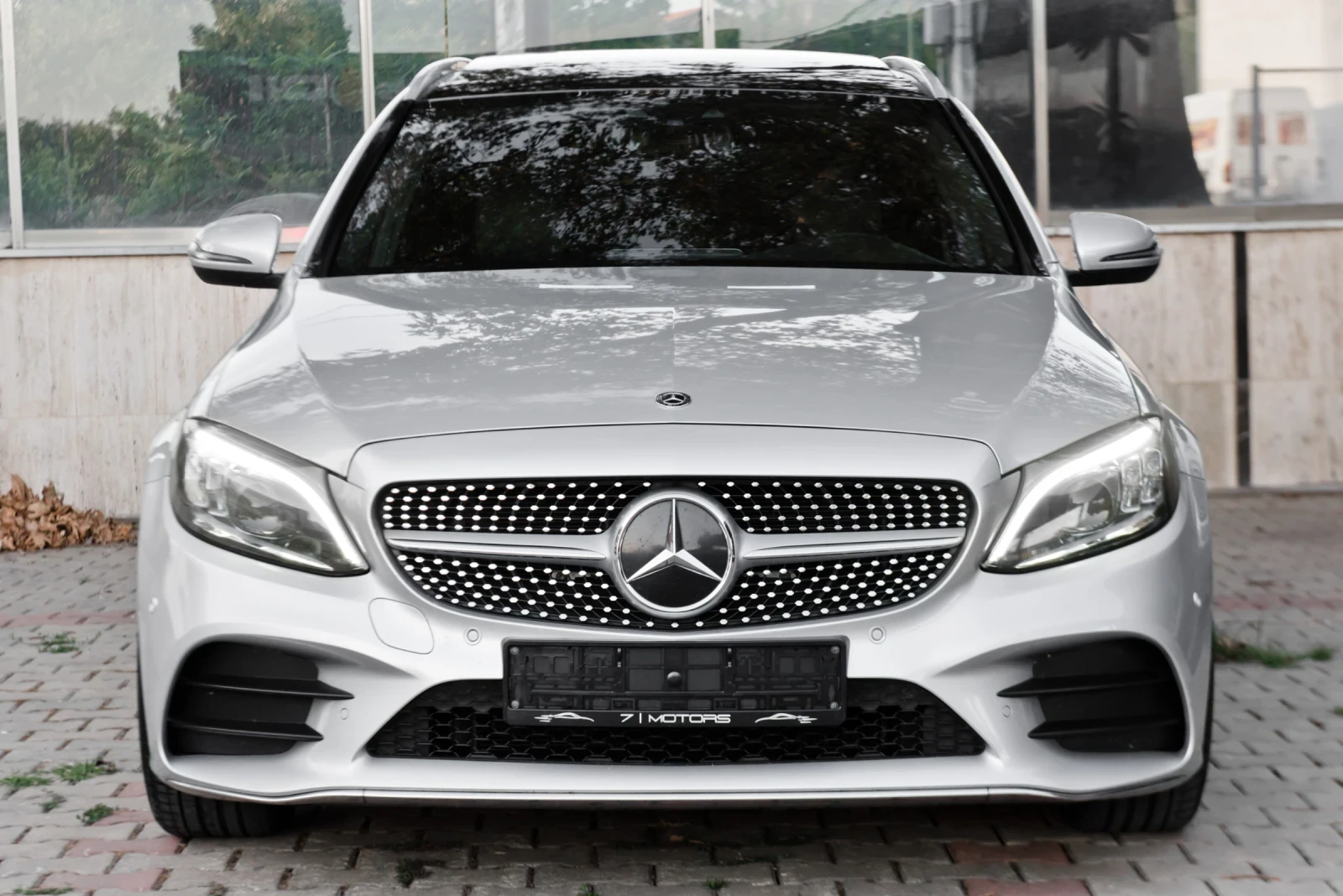 Mercedes-Benz C 180 9G/AMG/PANO/19, снимка 2 - Автомобили и джипове - 56225918