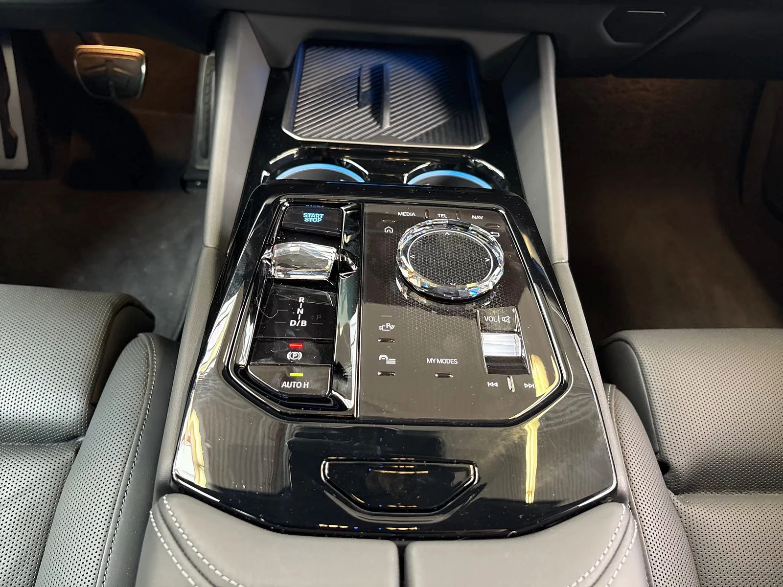 BMW i5 M60/xDrive/M-SPORT PRO/ICONIC GLOW/B&W/HUD/PANO/ | Mobile.bg � ����������� 9