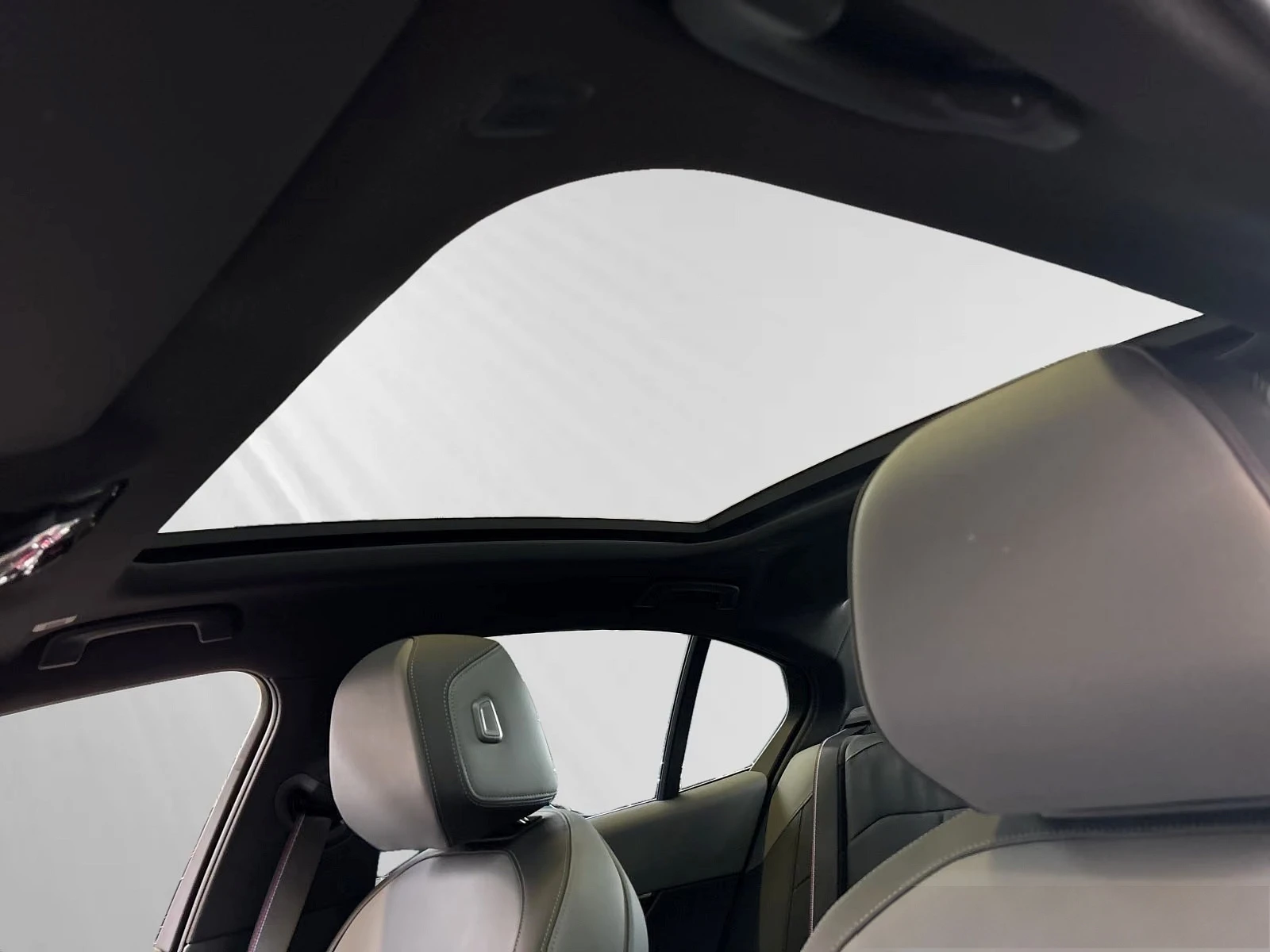 BMW i5 M60/xDrive/M-SPORT PRO/ICONIC GLOW/B&W/HUD/PANO/ | Mobile.bg � ����������� 12