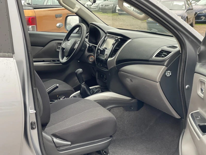 Mitsubishi L200 2.4Di-D 4x4, снимка 11 - Автомобили и джипове - 52662695