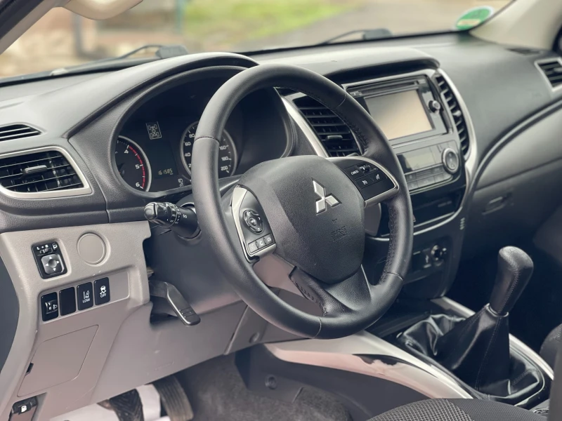 Mitsubishi L200 2.4Di-D 4x4, снимка 14 - Автомобили и джипове - 52662695