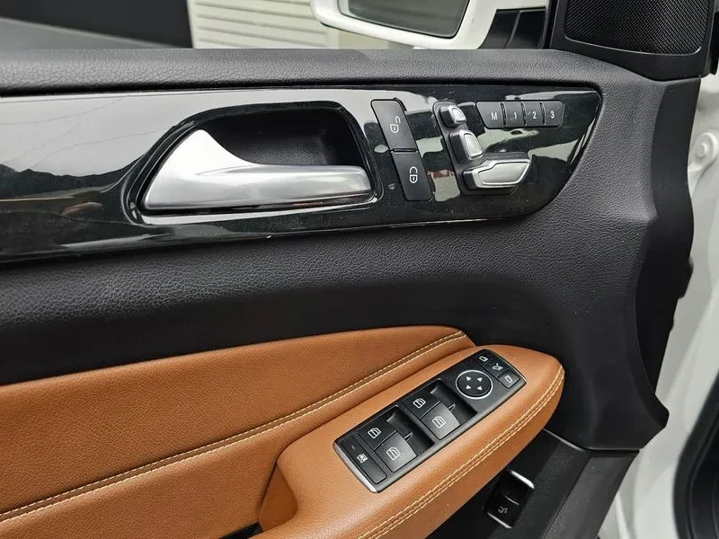 Mercedes-Benz GLE D 4Matic, снимка 16 - Автомобили и джипове - 55103044