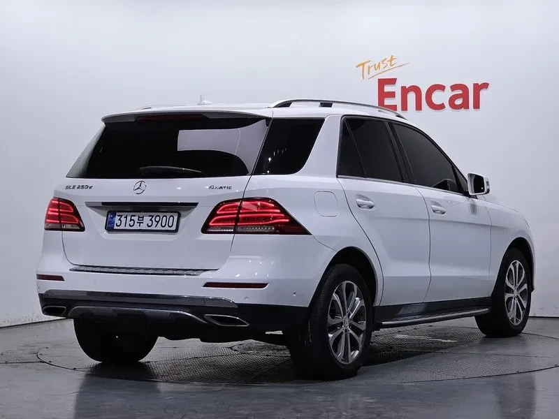 Mercedes-Benz GLE D 4Matic, снимка 2 - Автомобили и джипове - 55103044