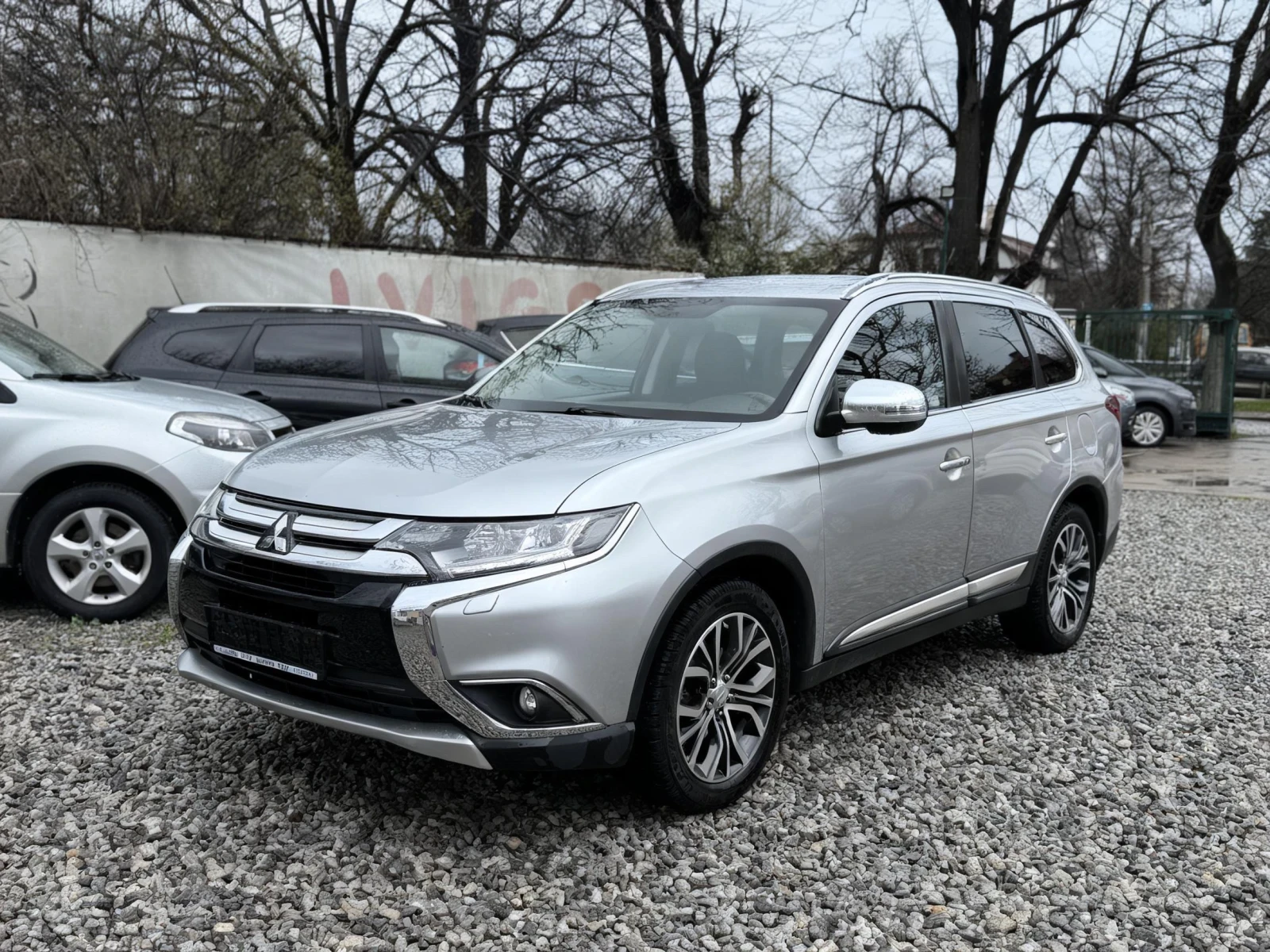 Mitsubishi Outlander 2.2DID Style  4X4 / AВТОМАТИК / С ГАРАНЦИЯ! 7места