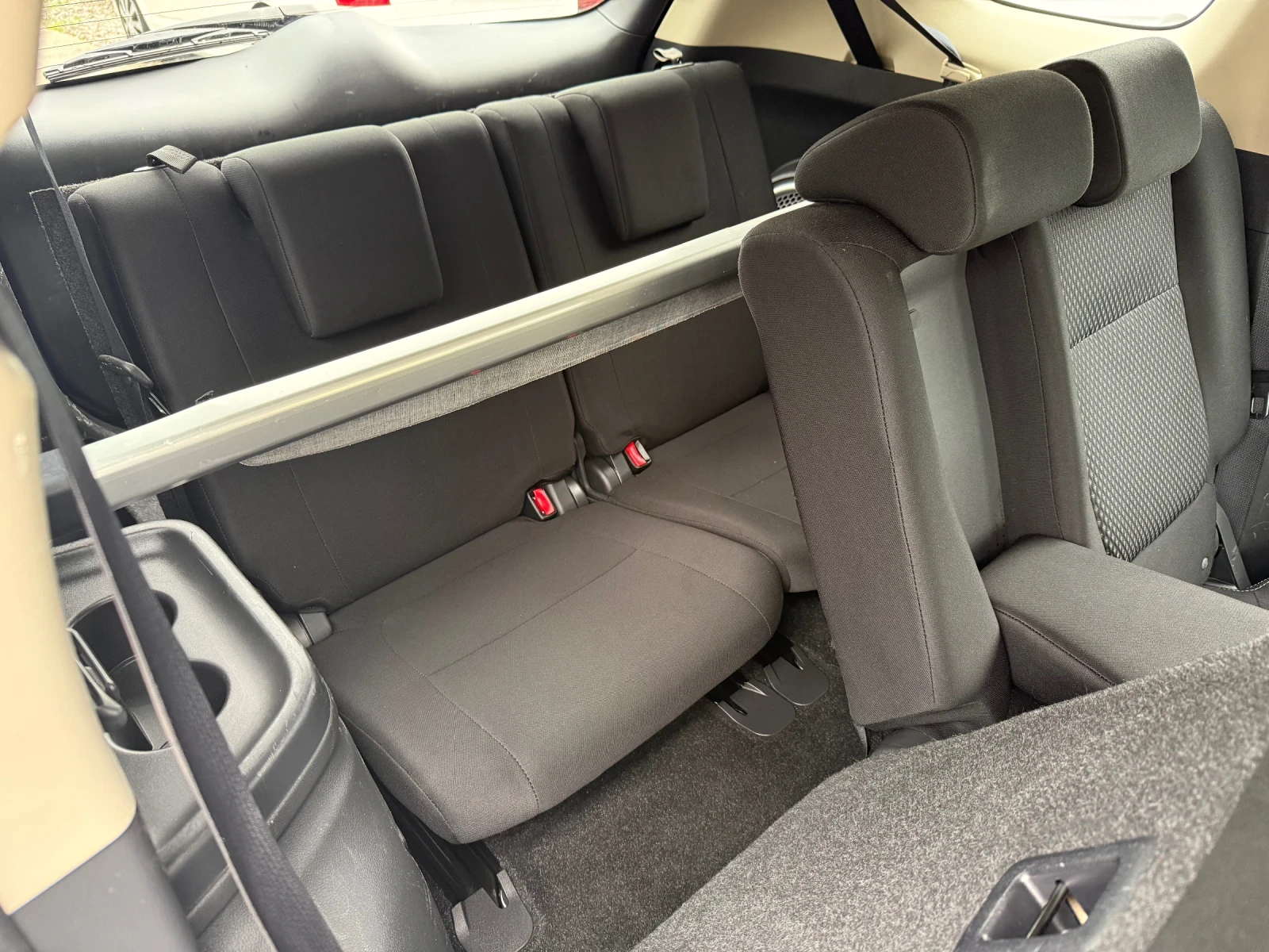 Mitsubishi Outlander 2.2DID Style  4X4 / AВТОМАТИК / С ГАРАНЦИЯ! 7места, снимка 8 - Автомобили и джипове - 54088463