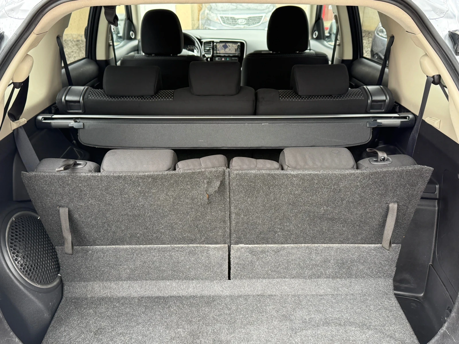 Mitsubishi Outlander 2.2DID Style  4X4 / AВТОМАТИК / С ГАРАНЦИЯ! 7места, снимка 7 - Автомобили и джипове - 54088463