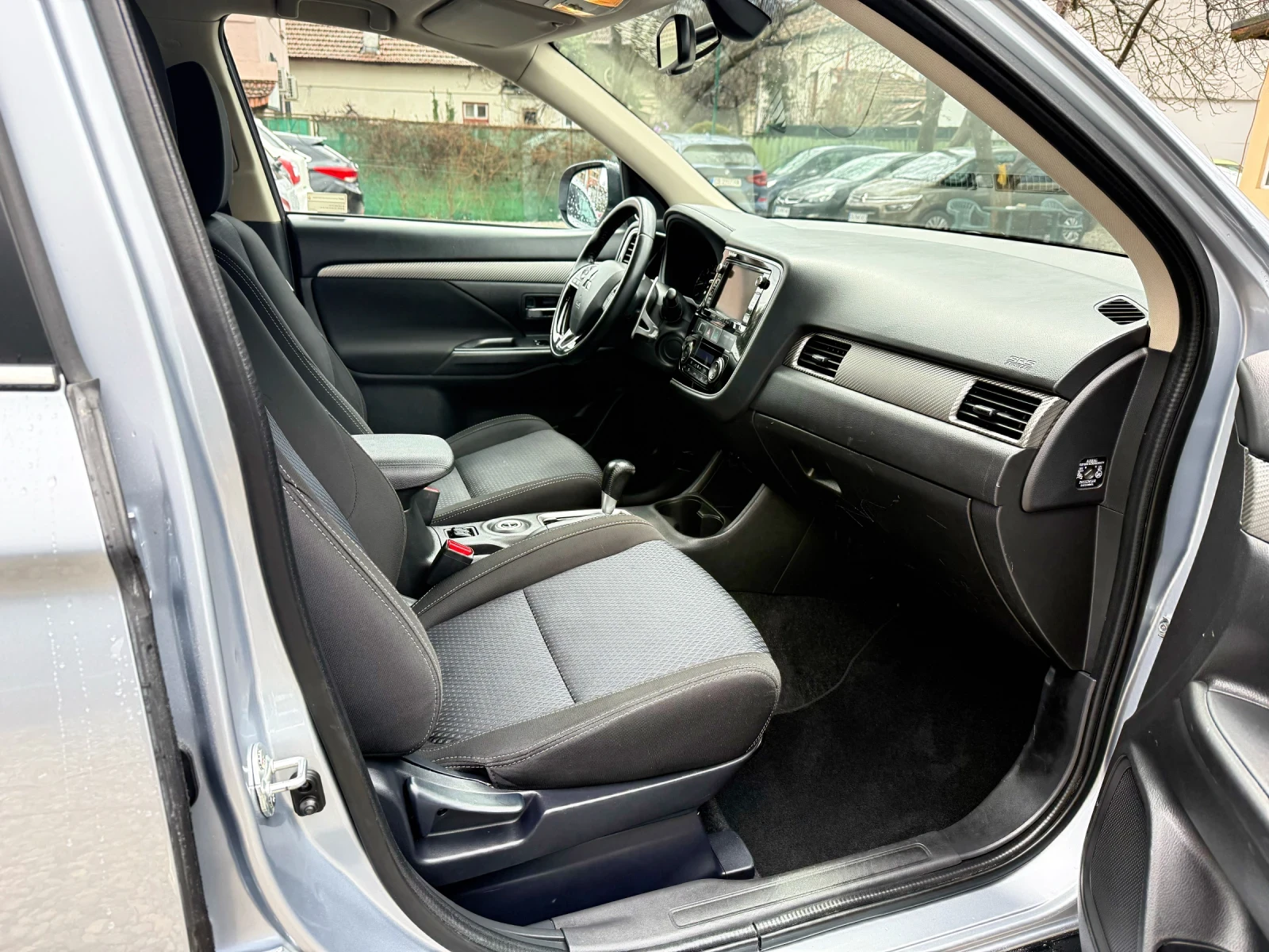Mitsubishi Outlander 2.2DID Style  4X4 / AВТОМАТИК / С ГАРАНЦИЯ! 7места, снимка 14 - Автомобили и джипове - 54088463