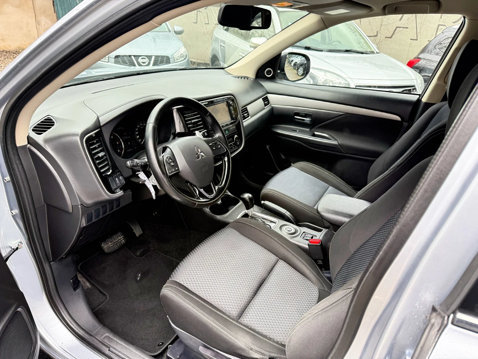Mitsubishi Outlander 2.2DID Style  4X4 / AВТОМАТИК / С ГАРАНЦИЯ! 7места, снимка 9 - Автомобили и джипове - 54088463