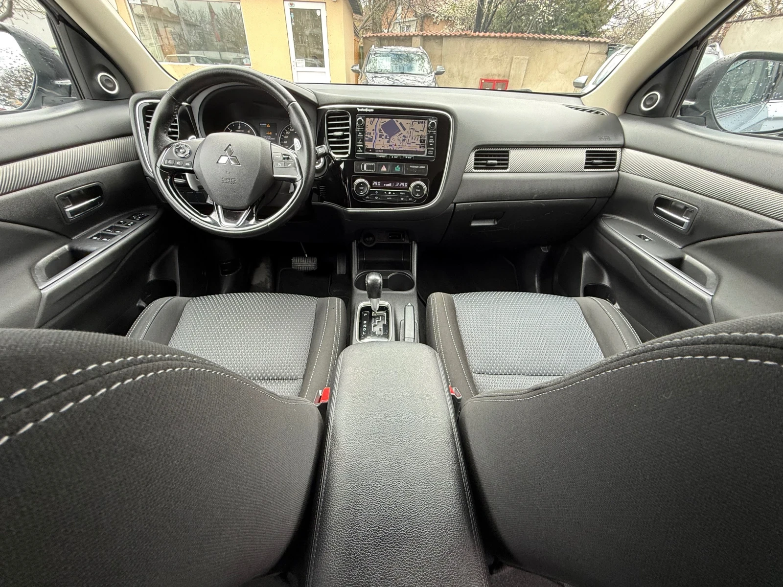 Mitsubishi Outlander 2.2DID Style  4X4 / AВТОМАТИК / С ГАРАНЦИЯ! 7места, снимка 12 - Автомобили и джипове - 54088463