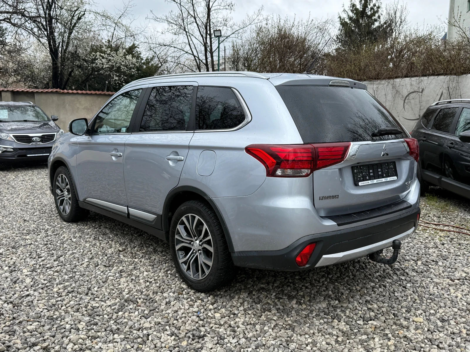 Mitsubishi Outlander 2.2DID Style  4X4 / AВТОМАТИК / С ГАРАНЦИЯ! 7места, снимка 6 - Автомобили и джипове - 54088463
