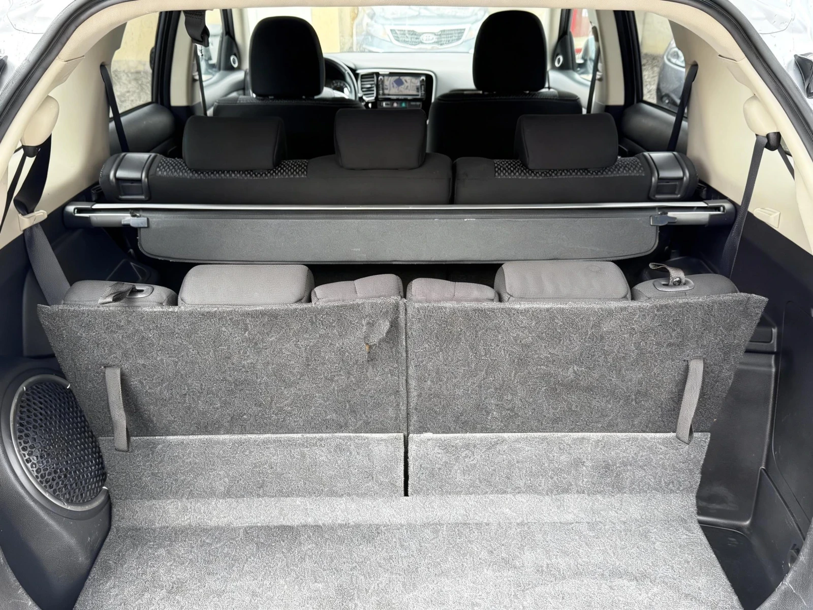 Mitsubishi Outlander 2.2DID Style  4X4 / AВТОМАТИК / С ГАРАНЦИЯ! 7места, снимка 7 - Автомобили и джипове - 54088463