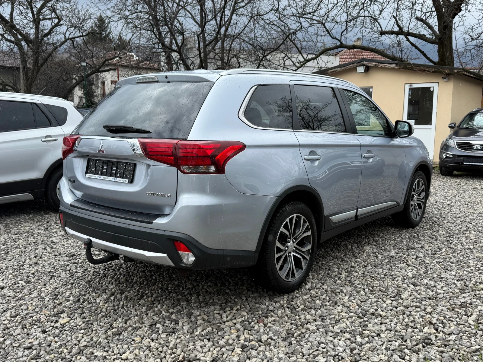 Mitsubishi Outlander 2.2DID Style  4X4 / AВТОМАТИК / С ГАРАНЦИЯ! 7места, снимка 4 - Автомобили и джипове - 54088463