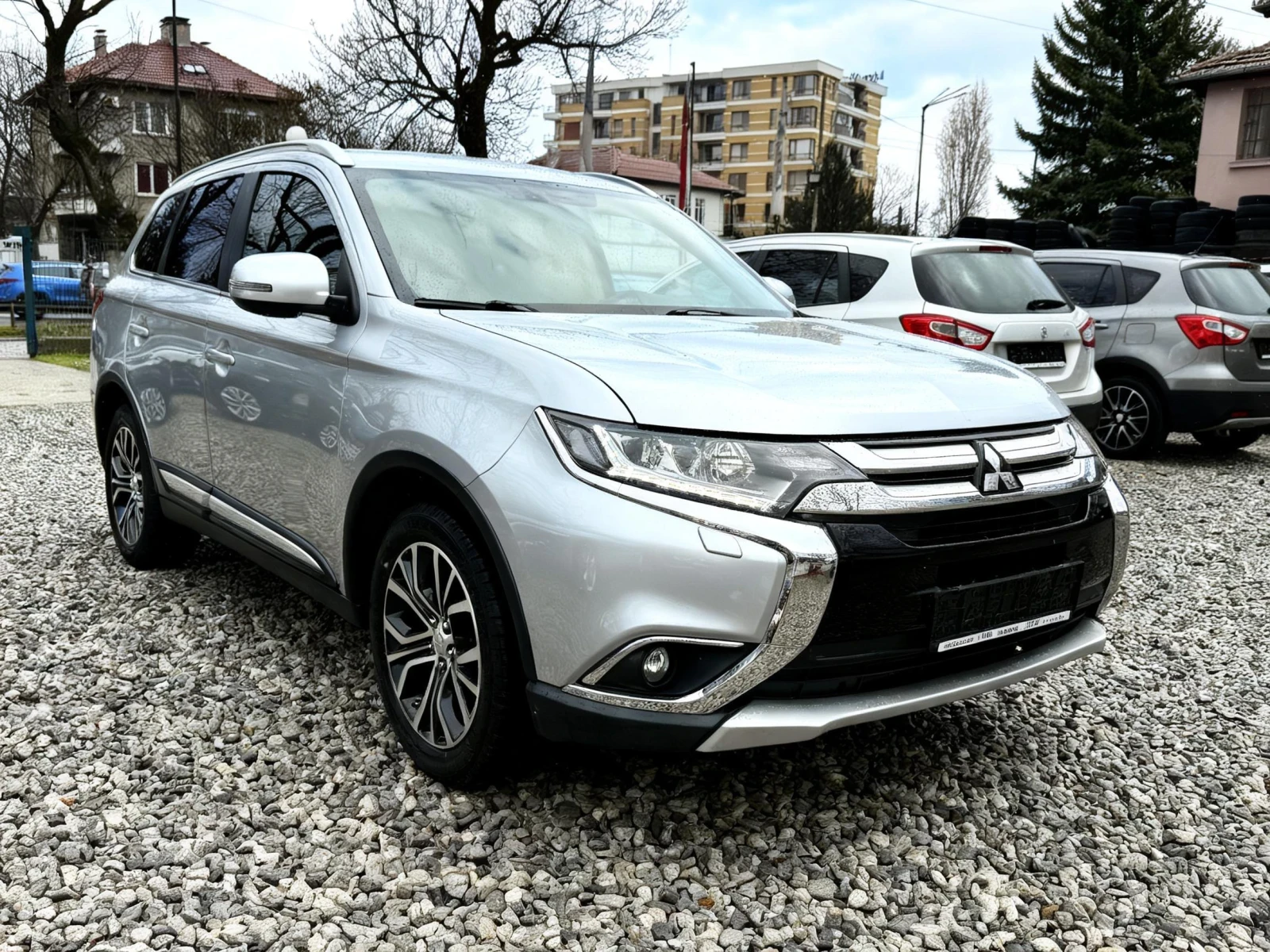 Mitsubishi Outlander 2.2DID Style  4X4 / AВТОМАТИК / С ГАРАНЦИЯ! 7места, снимка 3 - Автомобили и джипове - 54088463