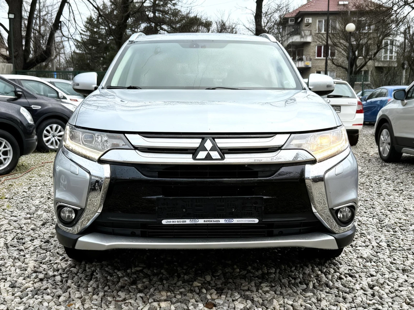 Mitsubishi Outlander 2.2DID Style  4X4 / AВТОМАТИК / С ГАРАНЦИЯ! 7места, снимка 2 - Автомобили и джипове - 54088463