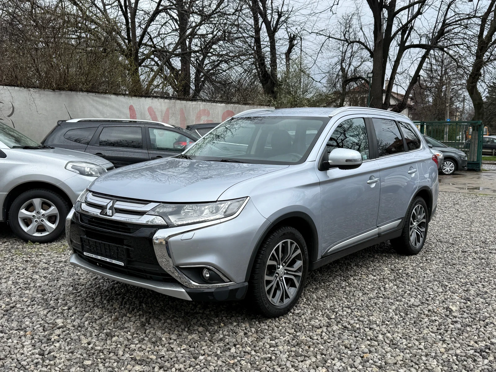 Mitsubishi Outlander 2.2DID Style  4X4 / AВТОМАТИК / С ГАРАНЦИЯ! 7места
