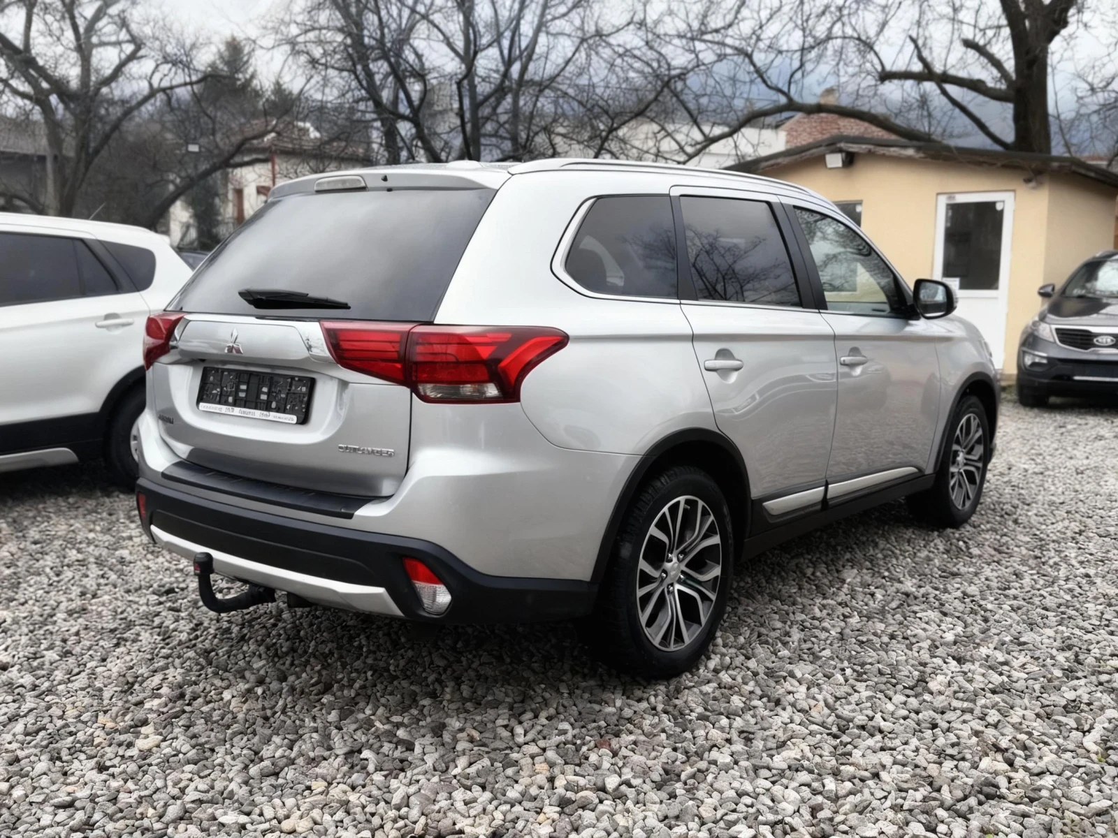 Mitsubishi Outlander 2.2DID Style  4X4 / AВТОМАТИК / С ГАРАНЦИЯ! 7места, снимка 4 - Автомобили и джипове - 54088463