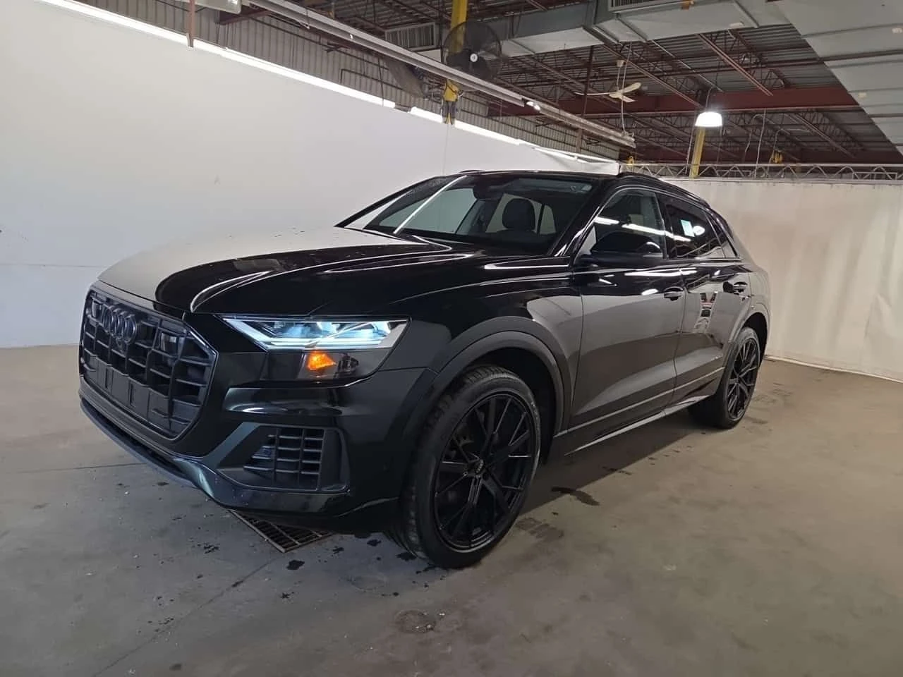 Audi Q8 * 2 КЛЮЧА* ДИСТРОНИК * 360 КАМЕРА * ОБДУХВАНЕ * 