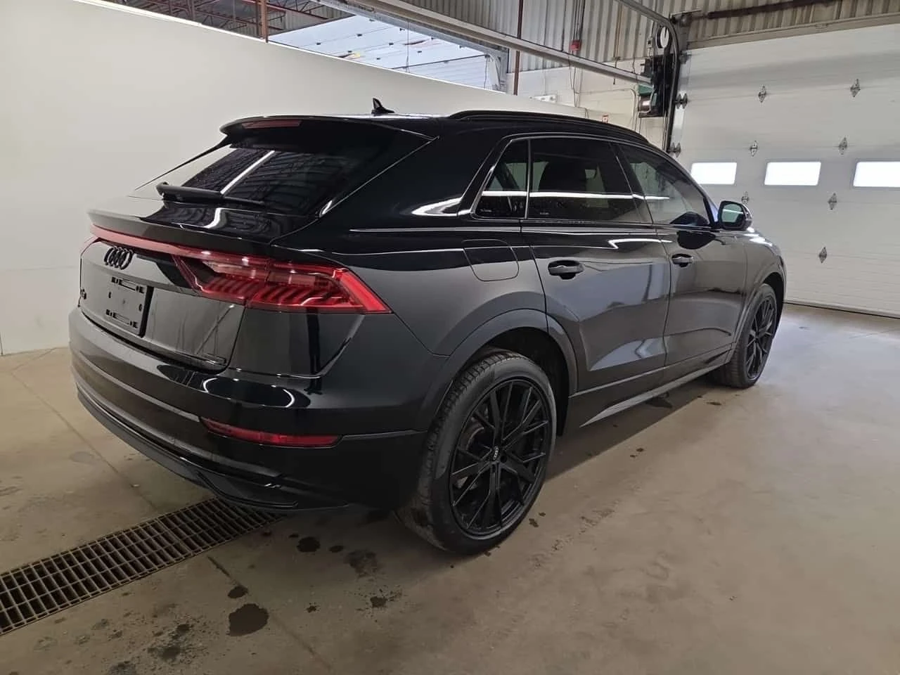 Audi Q8 * 2 КЛЮЧА* ДИСТРОНИК * 360 КАМЕРА * ОБДУХВАНЕ * , снимка 3 - Автомобили и джипове - 54402764