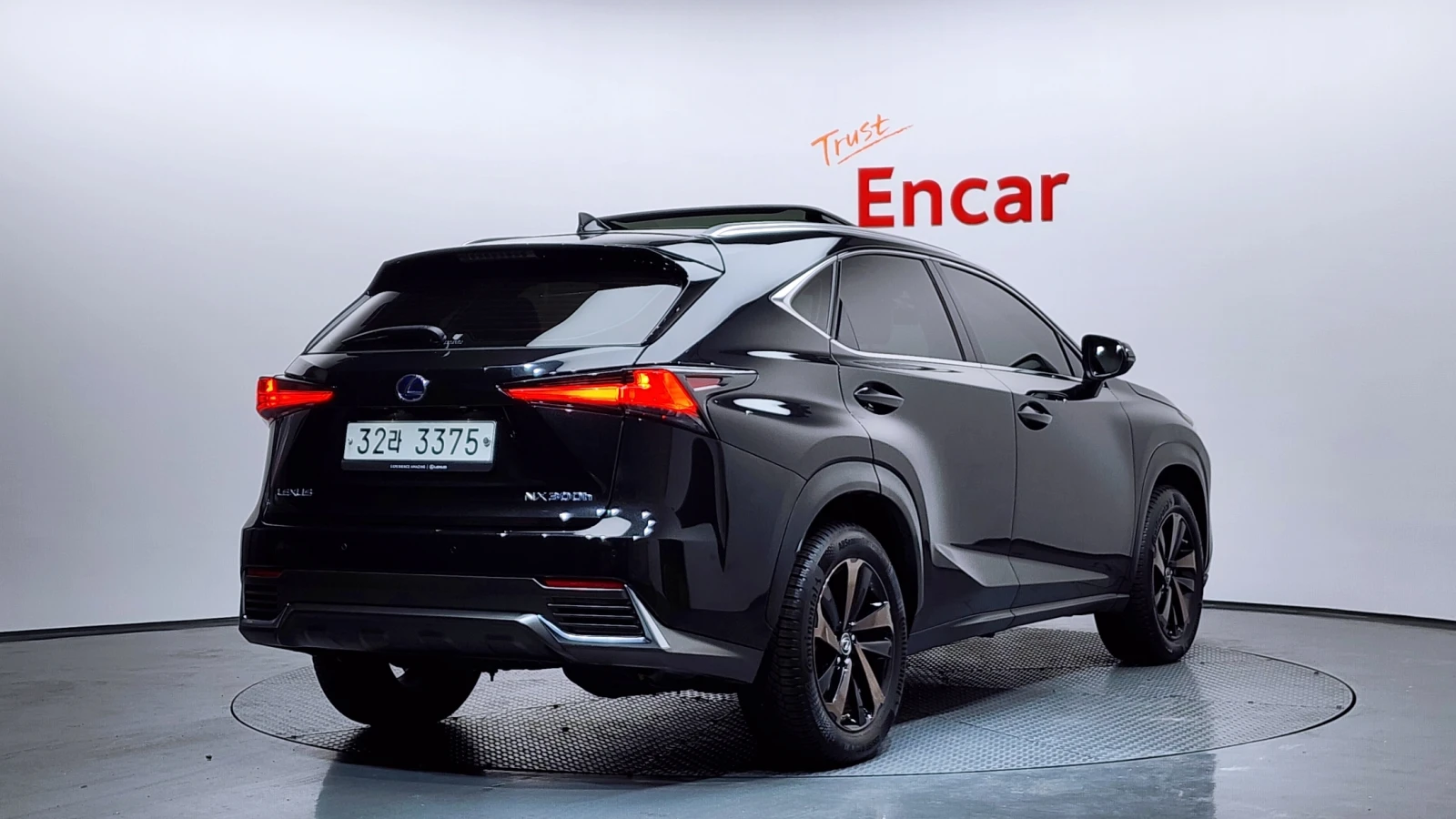 Lexus NX 300h Executive, снимка 2 - Автомобили и джипове - 54604317