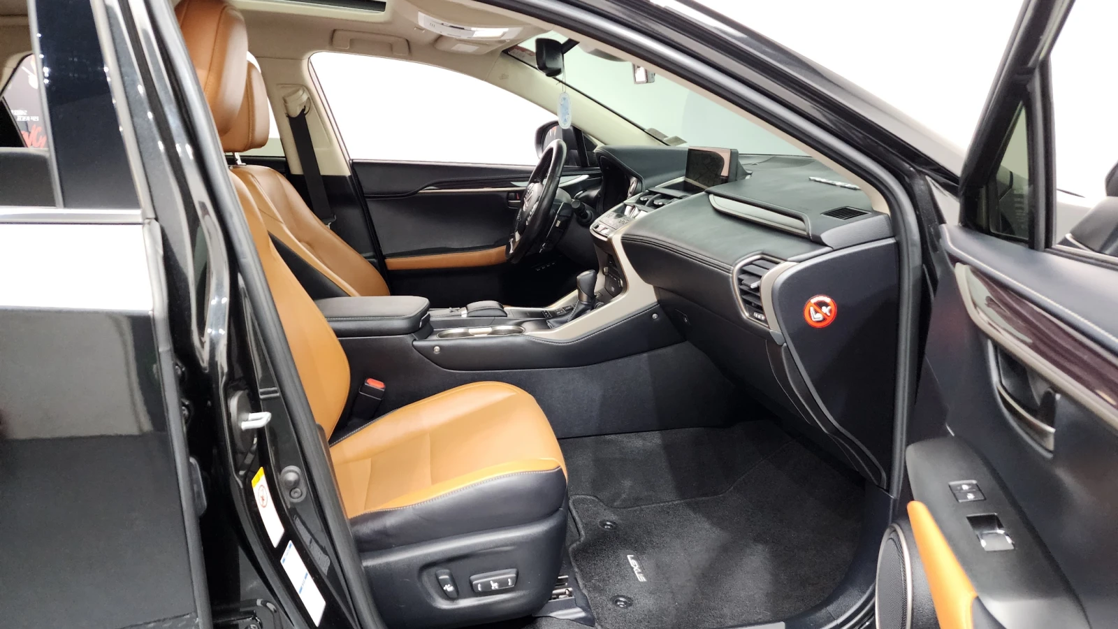 Lexus NX 300h Executive, снимка 10 - Автомобили и джипове - 54604317