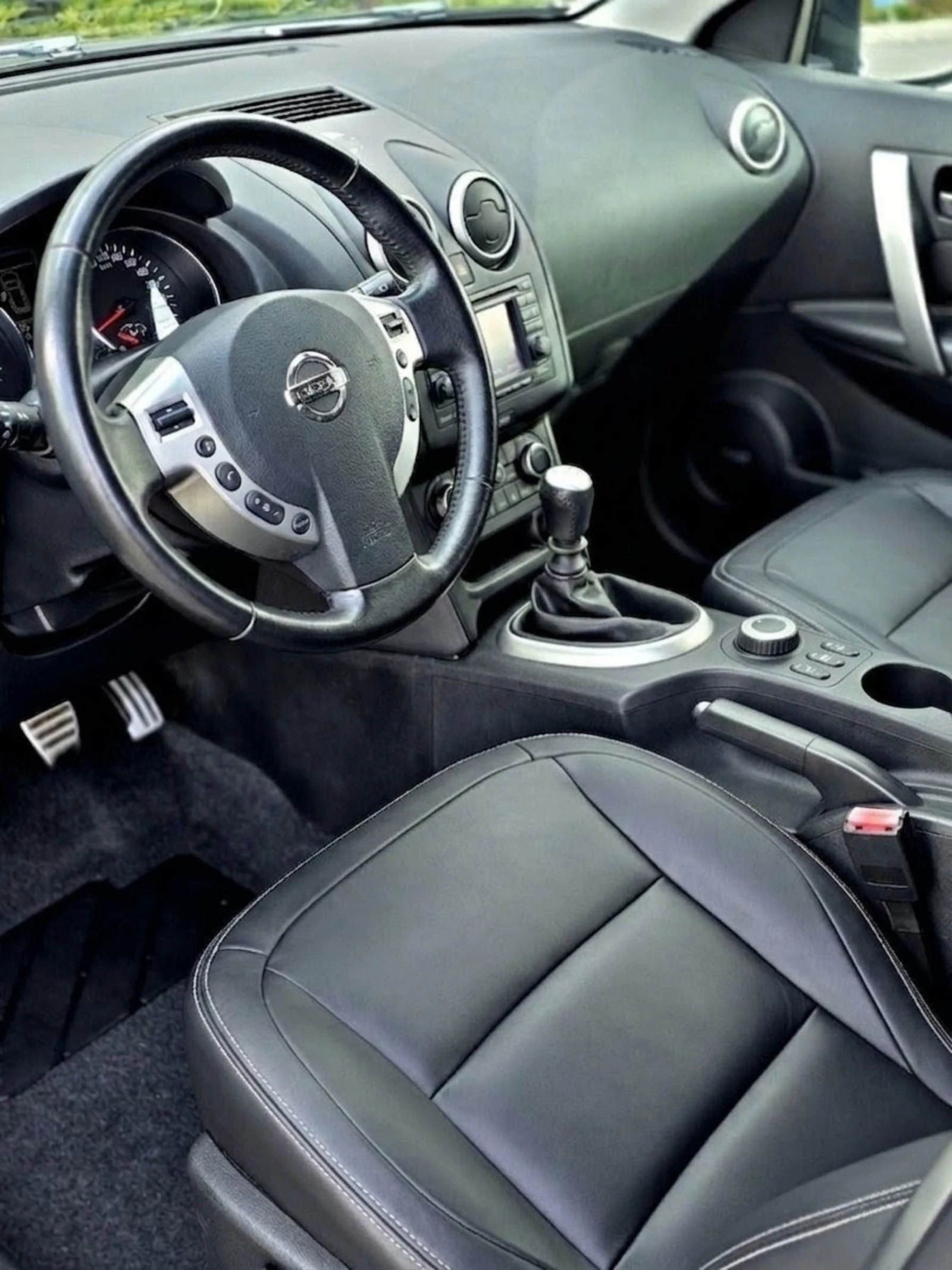 Nissan Qashqai Tekna 2.0i 4x4 6+ 1 Пълен сервиз в Нисан , снимка 10 - Автомобили и джипове - 54703803