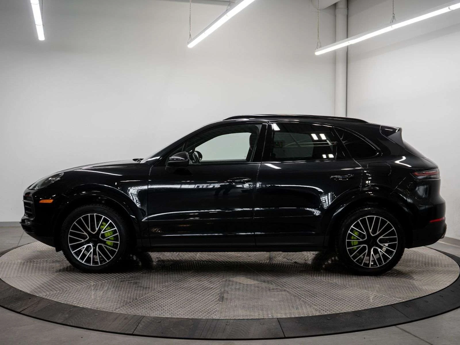 Porsche Cayenne E-Hybrid Xpel, Great Specs, Full, снимка 2 - Автомобили и джипове - 54805436