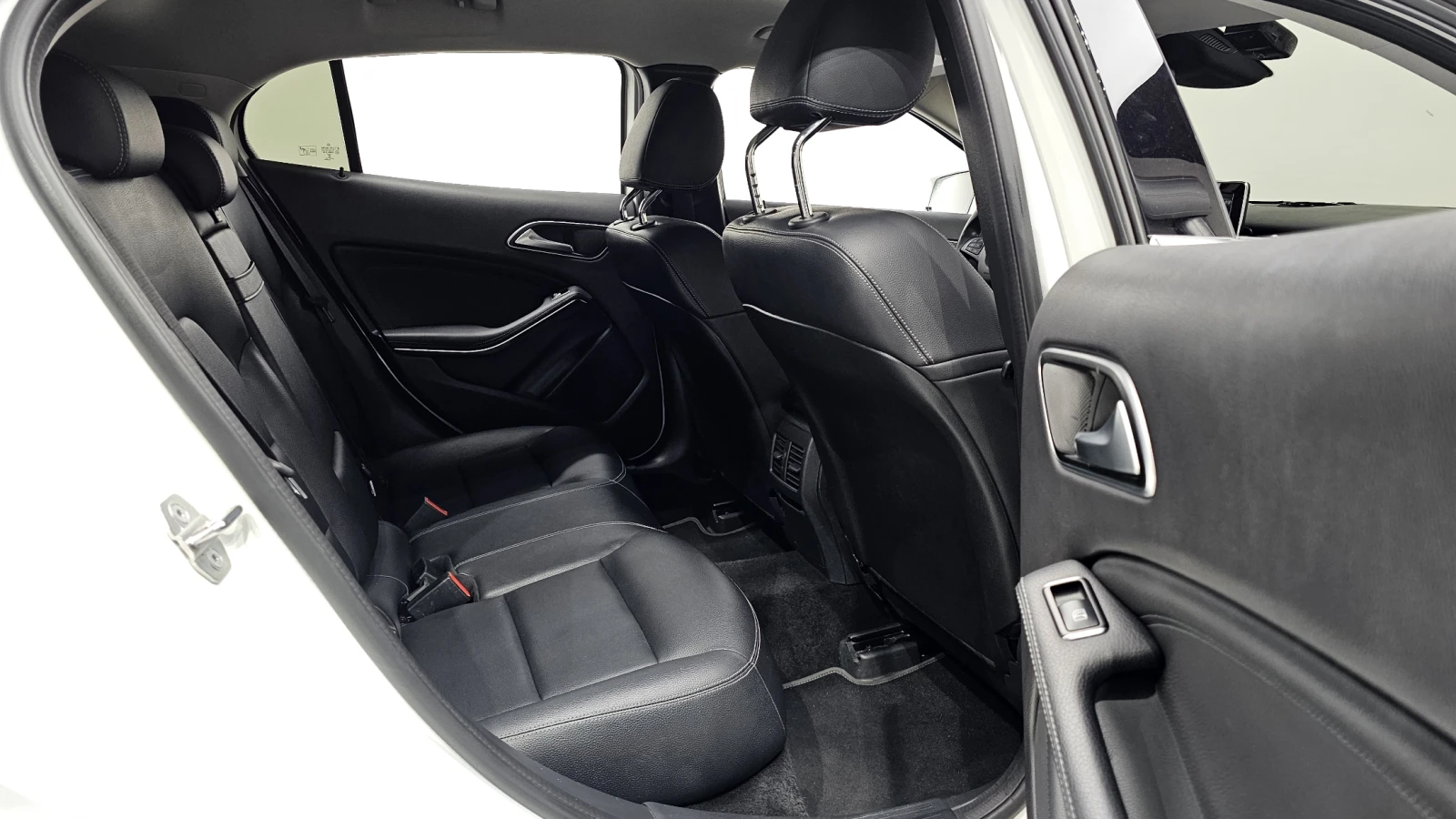 Mercedes-Benz GLA 220 BLIND SPOT* ЕЛ. БАГАЖНИК* КРАЙНА ЦЕНА, снимка 12 - Автомобили и джипове - 55302209
