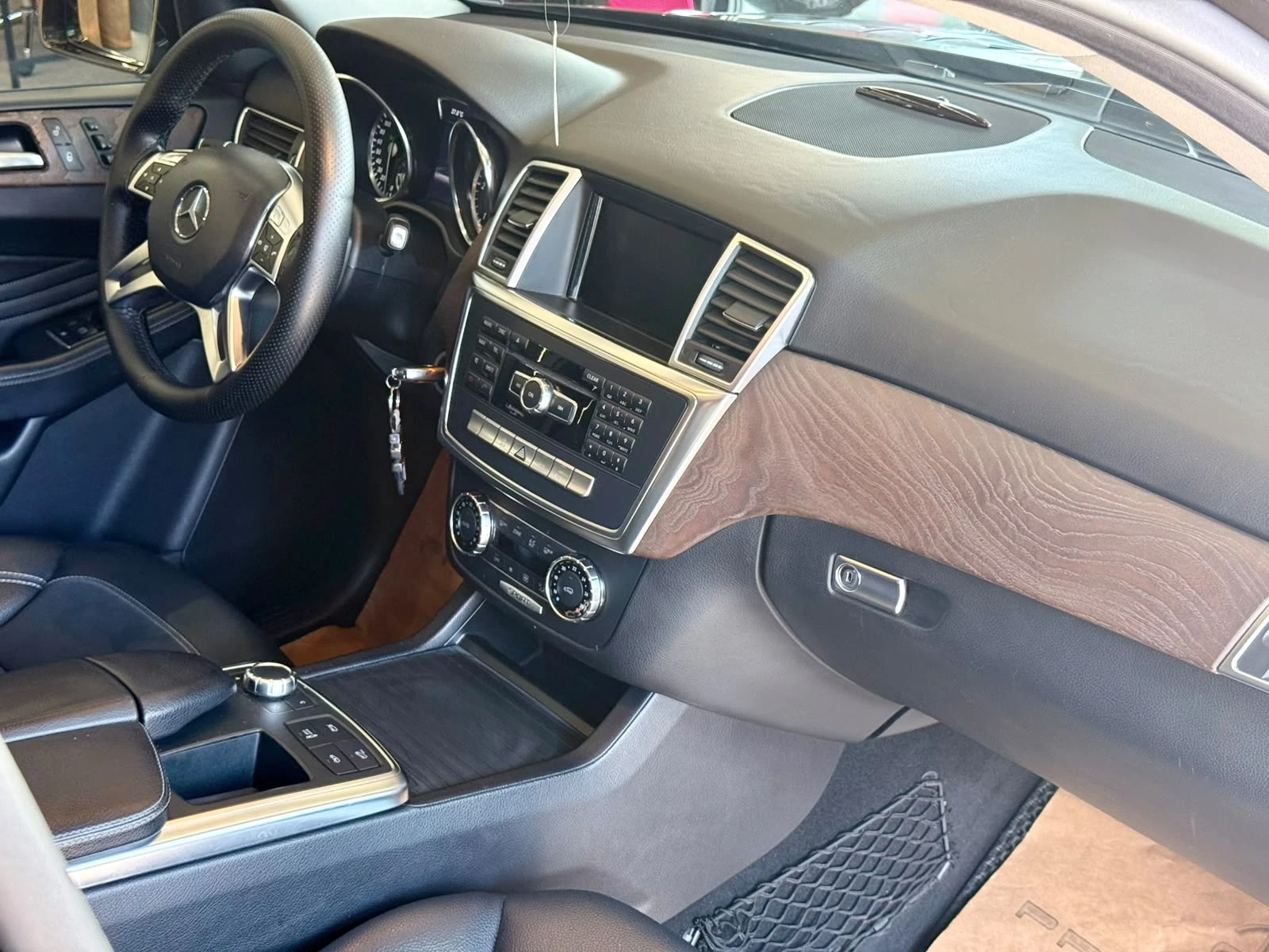 Mercedes-Benz ML 350 AMG* 4M* Bluetec* Blind Spot Assist*  ЛИЗИНГ , снимка 16 - Автомобили и джипове - 55395822
