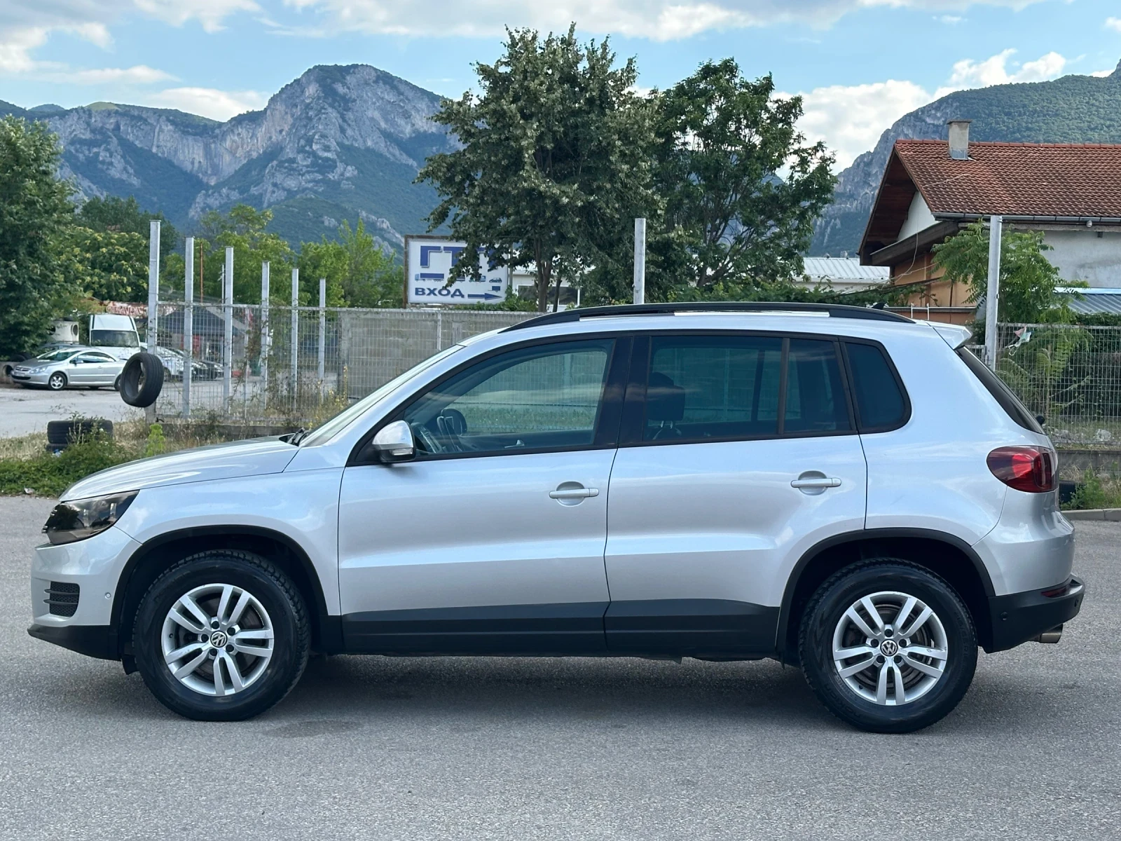 VW Tiguan 2.0TDI PANORAMA, снимка 2 - Автомобили и джипове - 55410514