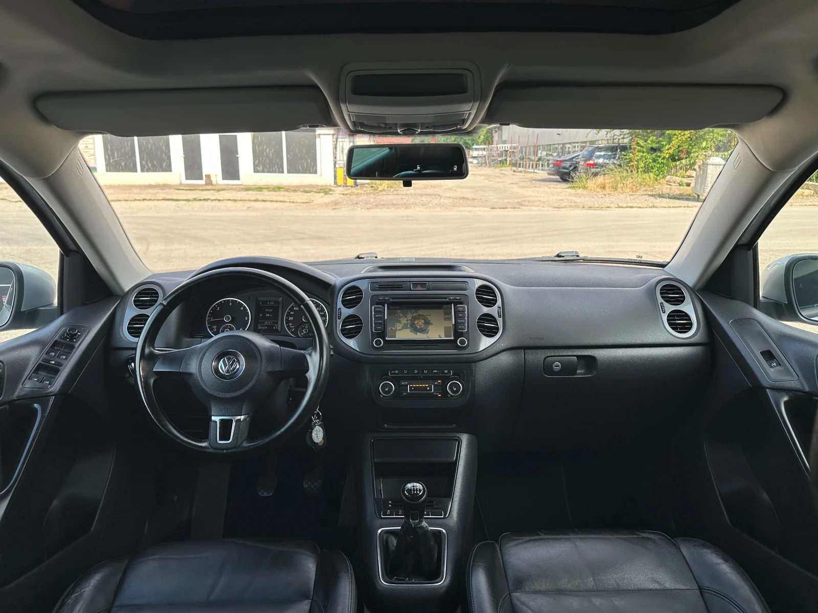 VW Tiguan 2.0TDI PANORAMA, снимка 14 - Автомобили и джипове - 55410514